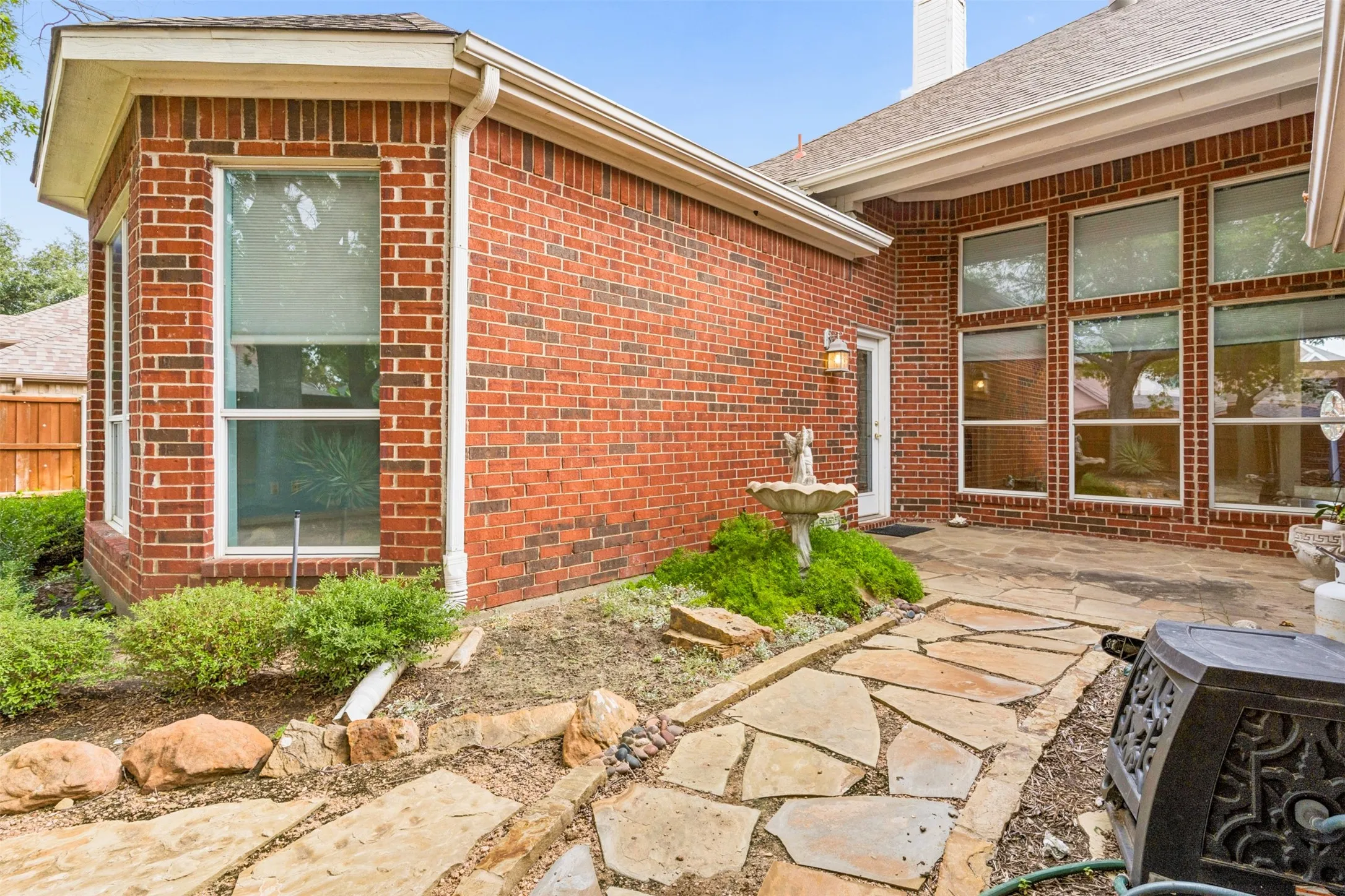 Single Family Residence For Sale in Dallas County , 327 Hampton Court, Coppell, Texas 75019, 4 Bedroom, 2 Bathroom, 2 Garage spaces, 2,228 Sqft, built in 1995, mls#21409940, Real Estate Agent in Coppell, Homes For Sale in Dallas county, Homes For Sale in Coppell, Realtor in Coppell Texas, Real Estate Brokerage Independent Realty Texas, Luminita Cordes Realtor