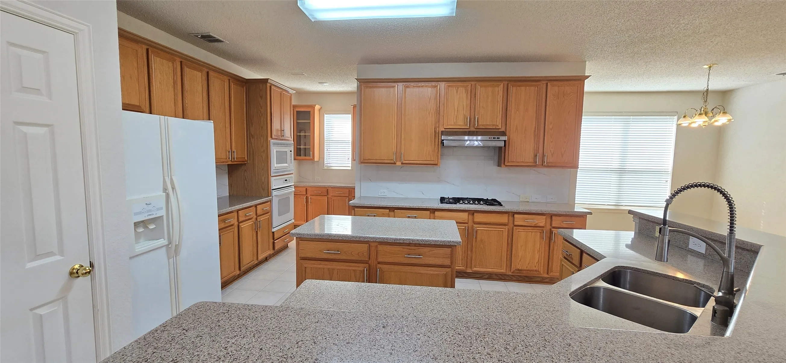Single Family Residence For Rent in Collin County , 3509 Dripping Springs Drive, Plano, Texas 75025, 4 Bedroom, 3 Bathroom, 2 Garage spaces, 3,072 Sqft, built in 2000, mls#21414494, Real Estate Agent in Plano, Homes For Rent in Collin county, Homes For Rent in Plano, Realtor in Plano Texas, Real Estate Brokerage Independent Realty Texas, Luminita Cordes Realtor