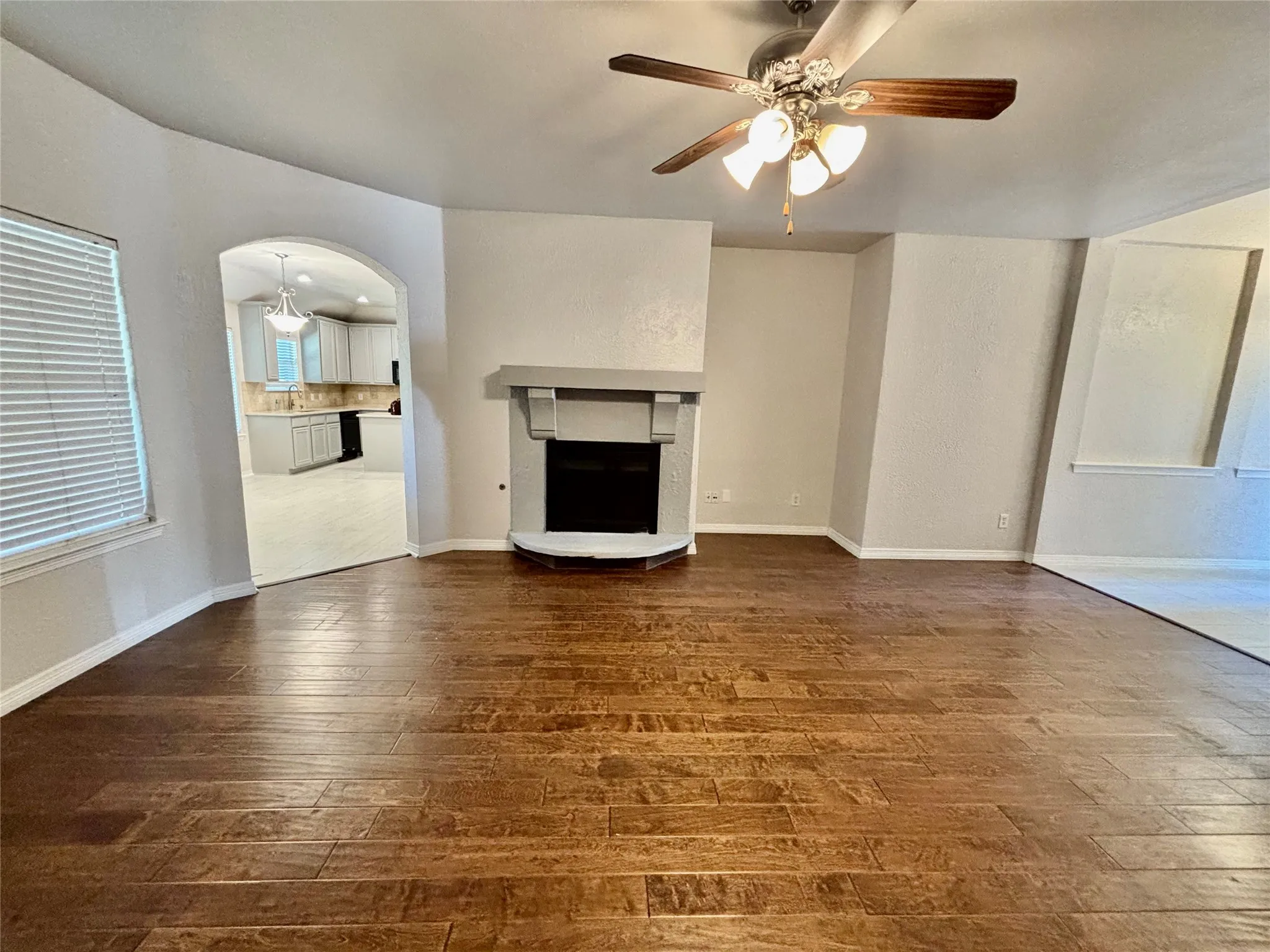 Single Family Residence For Rent in Collin County , 1312 Bateman Lane, Celina, Texas 75009, 3 Bedroom, 2 Bathroom, 2 Garage spaces, 1,804 Sqft, built in 2007, mls#21414517, Real Estate Agent in Celina, Homes For Rent in Collin county, Homes For Rent in Celina, Realtor in Celina Texas, Real Estate Brokerage Independent Realty Texas, Luminita Cordes Realtor