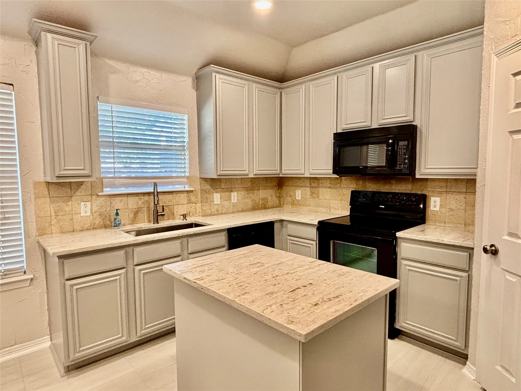 Single Family Residence For Rent in Collin County , 1312 Bateman Lane, Celina, Texas 75009, 3 Bedroom, 2 Bathroom, 2 Garage spaces, 1,804 Sqft, built in 2007, mls#21414517, Real Estate Agent in Celina, Homes For Rent in Collin county, Homes For Rent in Celina, Realtor in Celina Texas, Real Estate Brokerage Independent Realty Texas, Luminita Cordes Realtor