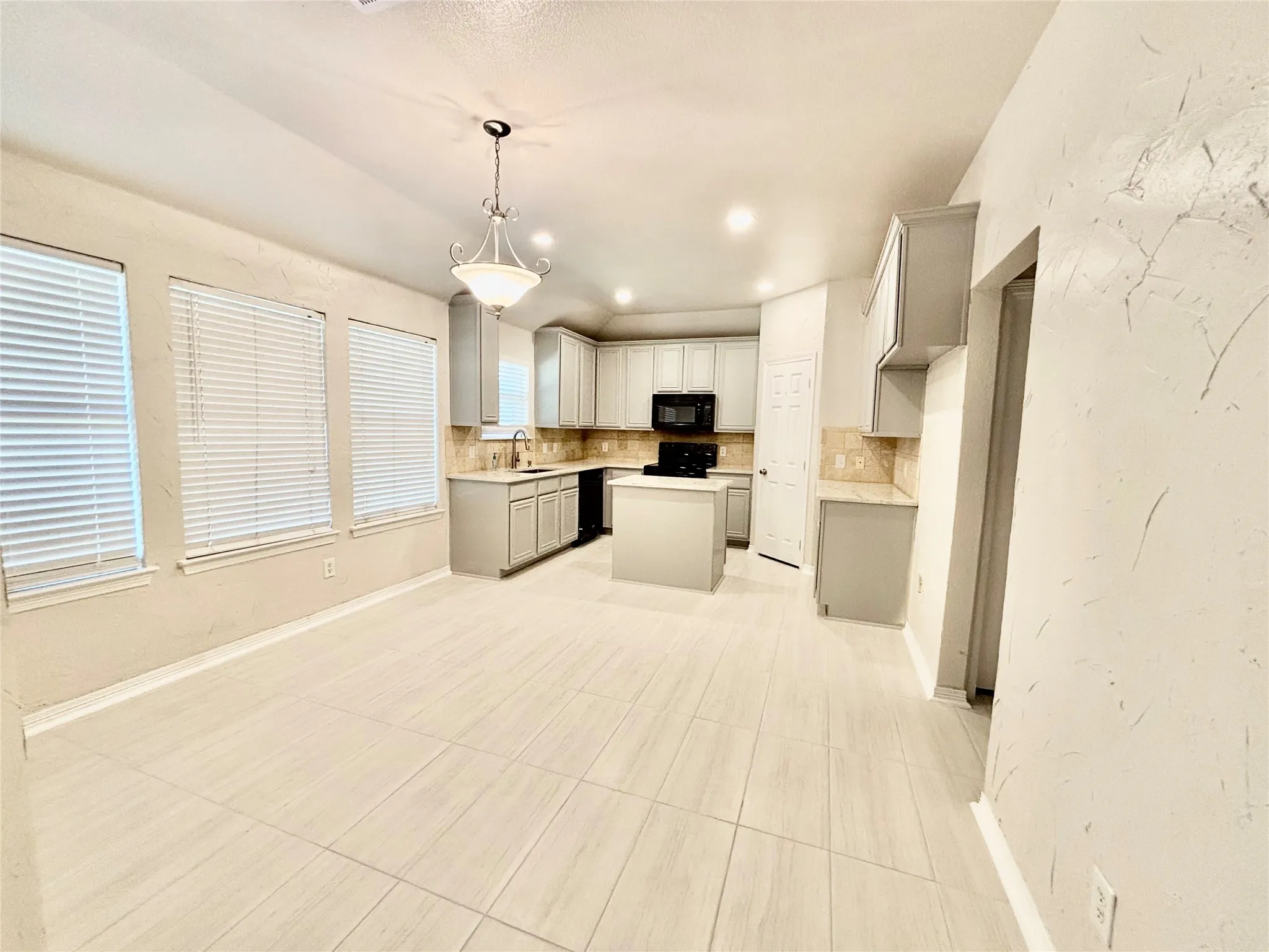 Single Family Residence For Rent in Collin County , 1312 Bateman Lane, Celina, Texas 75009, 3 Bedroom, 2 Bathroom, 2 Garage spaces, 1,804 Sqft, built in 2007, mls#21414517, Real Estate Agent in Celina, Homes For Rent in Collin county, Homes For Rent in Celina, Realtor in Celina Texas, Real Estate Brokerage Independent Realty Texas, Luminita Cordes Realtor