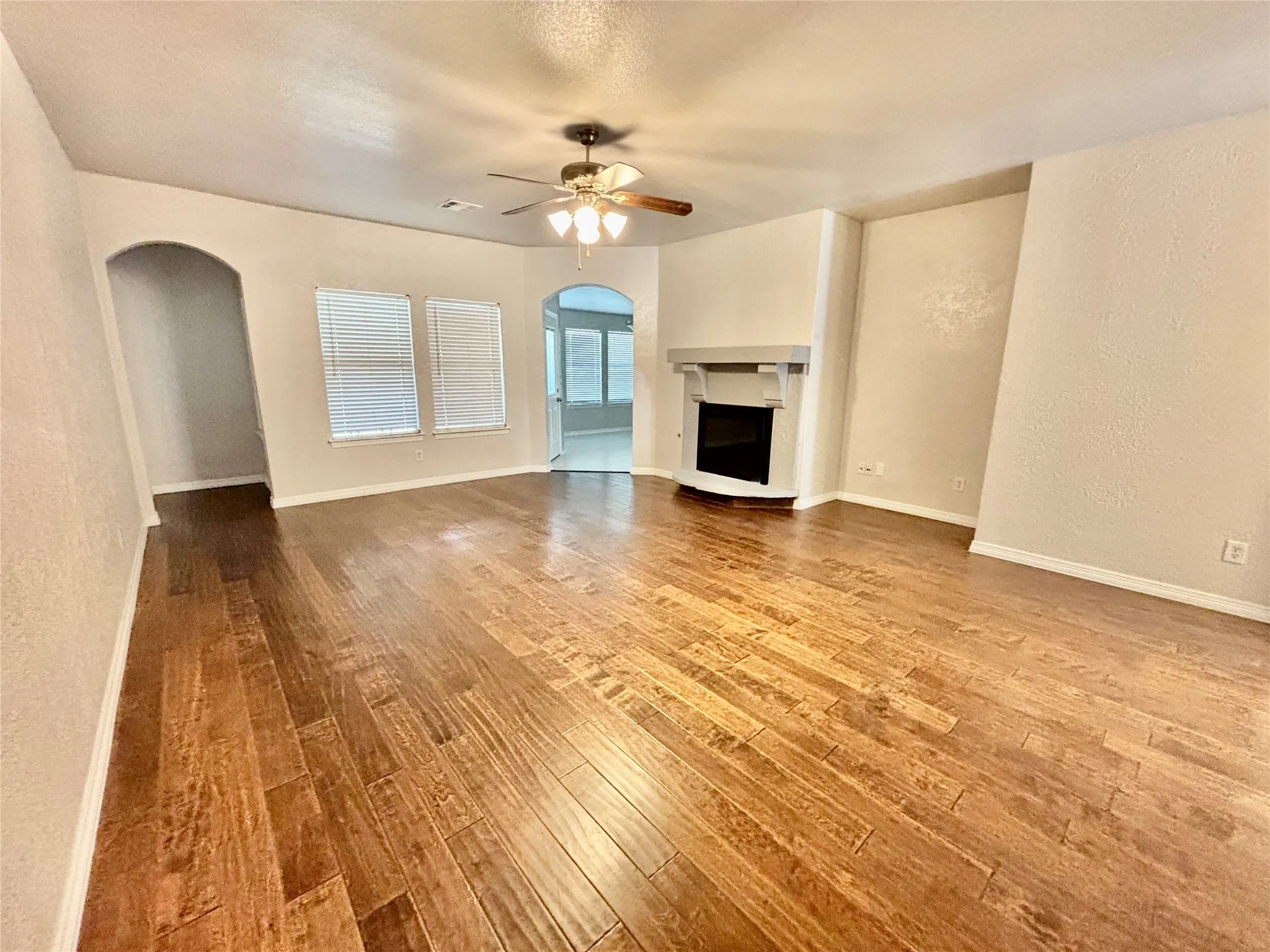 Single Family Residence For Rent in Collin County , 1312 Bateman Lane, Celina, Texas 75009, 3 Bedroom, 2 Bathroom, 2 Garage spaces, 1,804 Sqft, built in 2007, mls#21414517, Real Estate Agent in Celina, Homes For Rent in Collin county, Homes For Rent in Celina, Realtor in Celina Texas, Real Estate Brokerage Independent Realty Texas, Luminita Cordes Realtor