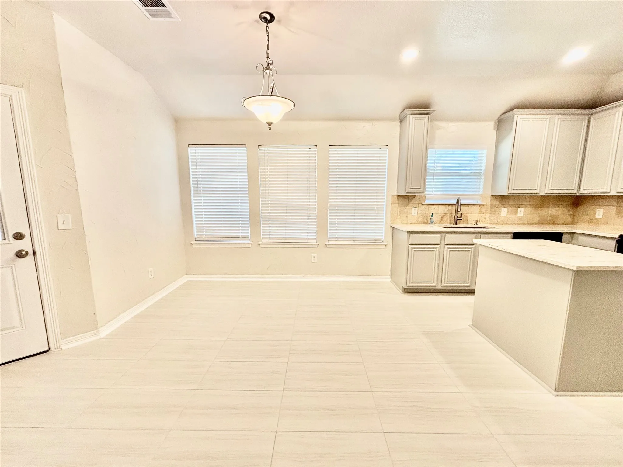 Single Family Residence For Rent in Collin County , 1312 Bateman Lane, Celina, Texas 75009, 3 Bedroom, 2 Bathroom, 2 Garage spaces, 1,804 Sqft, built in 2007, mls#21414517, Real Estate Agent in Celina, Homes For Rent in Collin county, Homes For Rent in Celina, Realtor in Celina Texas, Real Estate Brokerage Independent Realty Texas, Luminita Cordes Realtor