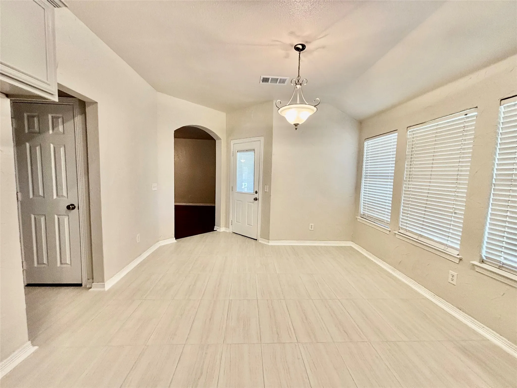 Single Family Residence For Rent in Collin County , 1312 Bateman Lane, Celina, Texas 75009, 3 Bedroom, 2 Bathroom, 2 Garage spaces, 1,804 Sqft, built in 2007, mls#21414517, Real Estate Agent in Celina, Homes For Rent in Collin county, Homes For Rent in Celina, Realtor in Celina Texas, Real Estate Brokerage Independent Realty Texas, Luminita Cordes Realtor