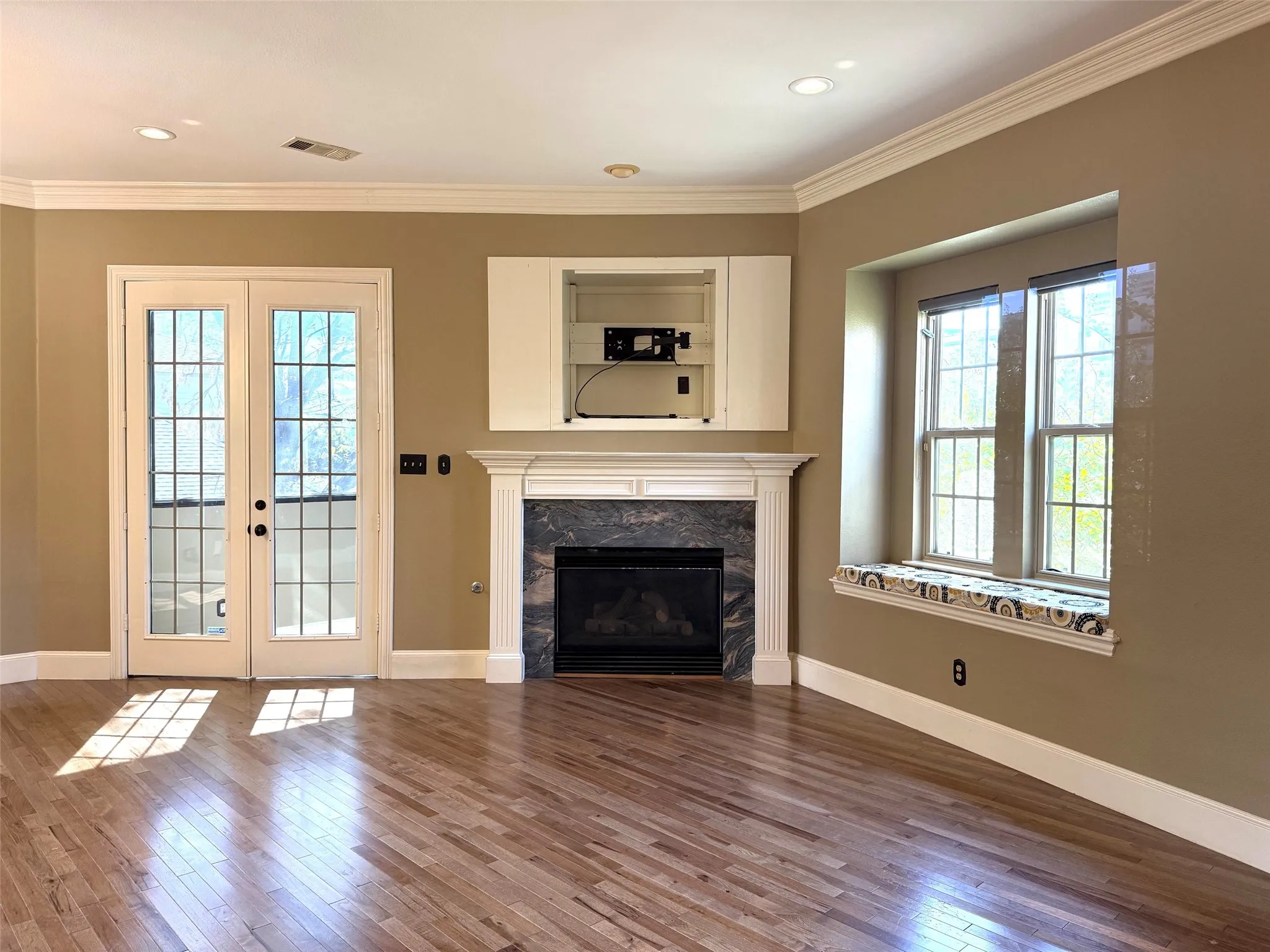 Single Family Residence For Rent in Dallas County , 5102 Ridgedale Avenue, Dallas, Texas 75206, 2 Bedroom, 3 Bathroom, 2 Garage spaces, 2,107 Sqft, built in 2001, mls#21411376, Real Estate Agent in Dallas, Homes For Rent in Dallas county, Homes For Rent in Dallas, Realtor in Dallas Texas, Real Estate Brokerage Independent Realty Texas, Luminita Cordes Realtor
