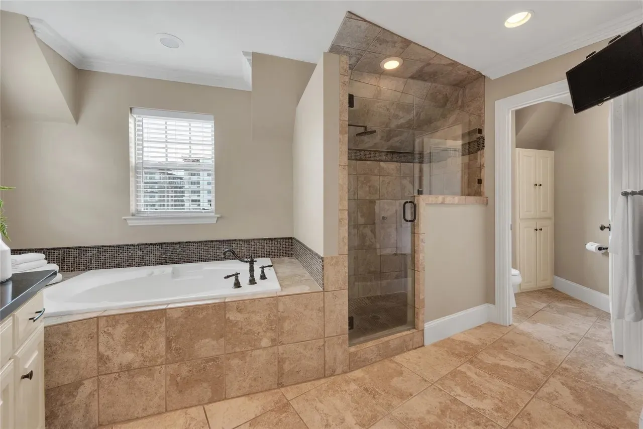Single Family Residence For Rent in Dallas County , 5102 Ridgedale Avenue, Dallas, Texas 75206, 2 Bedroom, 3 Bathroom, 2 Garage spaces, 2,107 Sqft, built in 2001, mls#21411376, Real Estate Agent in Dallas, Homes For Rent in Dallas county, Homes For Rent in Dallas, Realtor in Dallas Texas, Real Estate Brokerage Independent Realty Texas, Luminita Cordes Realtor