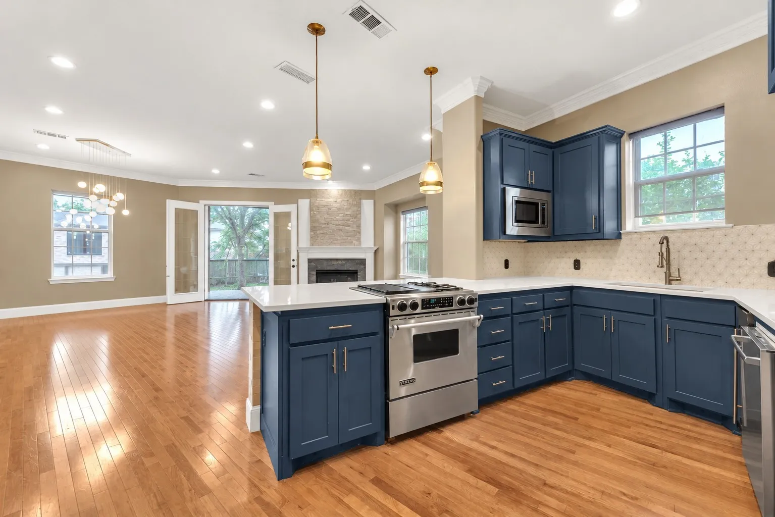 Single Family Residence For Rent in Dallas County , 5102 Ridgedale Avenue, Dallas, Texas 75206, 2 Bedroom, 3 Bathroom, 2 Garage spaces, 2,107 Sqft, built in 2001, mls#21411376, Real Estate Agent in Dallas, Homes For Rent in Dallas county, Homes For Rent in Dallas, Realtor in Dallas Texas, Real Estate Brokerage Independent Realty Texas, Luminita Cordes Realtor