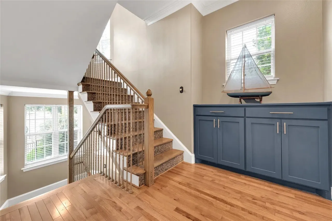 Single Family Residence For Rent in Dallas County , 5102 Ridgedale Avenue, Dallas, Texas 75206, 2 Bedroom, 3 Bathroom, 2 Garage spaces, 2,107 Sqft, built in 2001, mls#21411376, Real Estate Agent in Dallas, Homes For Rent in Dallas county, Homes For Rent in Dallas, Realtor in Dallas Texas, Real Estate Brokerage Independent Realty Texas, Luminita Cordes Realtor