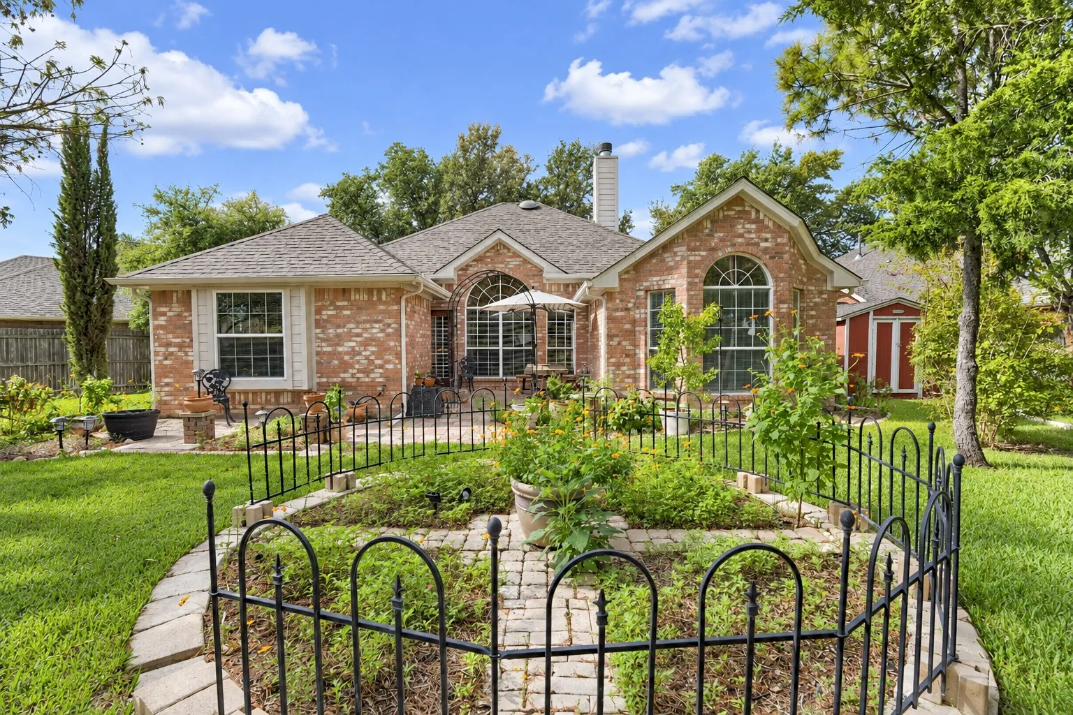 Single Family Residence For Sale in Tarrant County , 7958 Kern Court, Fort Worth, Texas 76137, 3 Bedroom, 2 Bathroom, 2 Garage spaces, 1,614 Sqft, built in 1996, mls#21411283, Real Estate Agent in Fort Worth, Homes For Sale in Tarrant county, Homes For Sale in Fort Worth, Realtor in Fort Worth Texas, Real Estate Brokerage Independent Realty Texas, Luminita Cordes Realtor