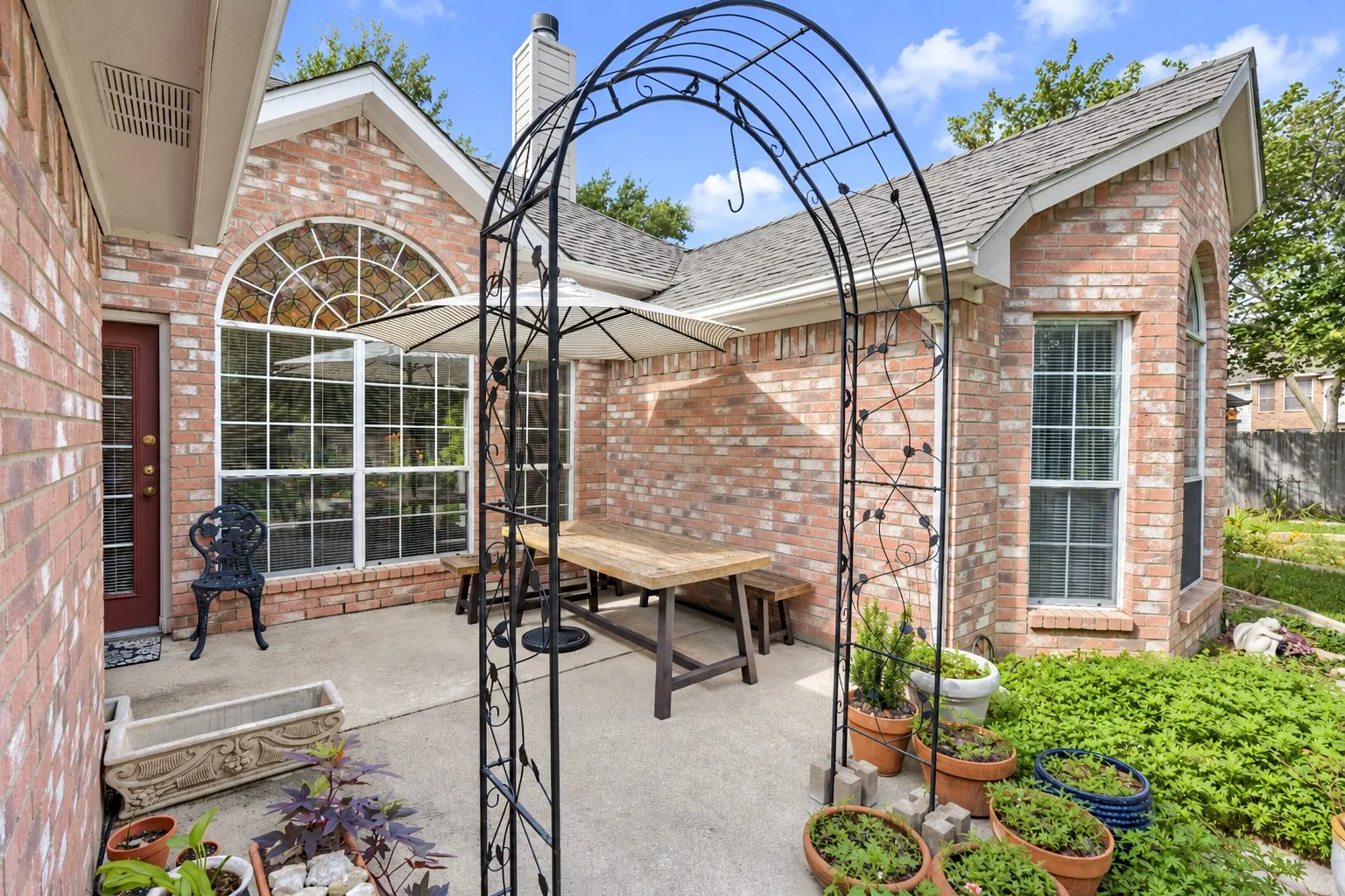 Single Family Residence For Sale in Tarrant County , 7958 Kern Court, Fort Worth, Texas 76137, 3 Bedroom, 2 Bathroom, 2 Garage spaces, 1,614 Sqft, built in 1996, mls#21411283, Real Estate Agent in Fort Worth, Homes For Sale in Tarrant county, Homes For Sale in Fort Worth, Realtor in Fort Worth Texas, Real Estate Brokerage Independent Realty Texas, Luminita Cordes Realtor