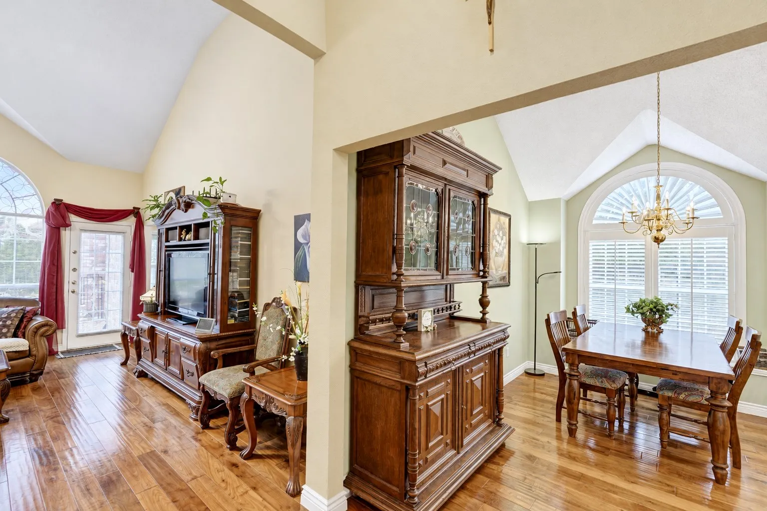 Single Family Residence For Sale in Tarrant County , 7958 Kern Court, Fort Worth, Texas 76137, 3 Bedroom, 2 Bathroom, 2 Garage spaces, 1,614 Sqft, built in 1996, mls#21411283, Real Estate Agent in Fort Worth, Homes For Sale in Tarrant county, Homes For Sale in Fort Worth, Realtor in Fort Worth Texas, Real Estate Brokerage Independent Realty Texas, Luminita Cordes Realtor