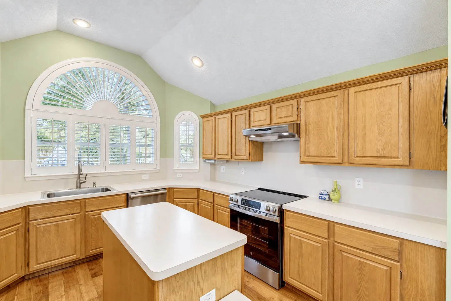 Single Family Residence For Sale in Tarrant County , 7958 Kern Court, Fort Worth, Texas 76137, 3 Bedroom, 2 Bathroom, 2 Garage spaces, 1,614 Sqft, built in 1996, mls#21411283, Real Estate Agent in Fort Worth, Homes For Sale in Tarrant county, Homes For Sale in Fort Worth, Realtor in Fort Worth Texas, Real Estate Brokerage Independent Realty Texas, Luminita Cordes Realtor