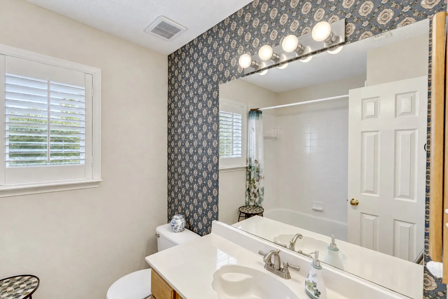 Single Family Residence For Sale in Tarrant County , 7958 Kern Court, Fort Worth, Texas 76137, 3 Bedroom, 2 Bathroom, 2 Garage spaces, 1,614 Sqft, built in 1996, mls#21411283, Real Estate Agent in Fort Worth, Homes For Sale in Tarrant county, Homes For Sale in Fort Worth, Realtor in Fort Worth Texas, Real Estate Brokerage Independent Realty Texas, Luminita Cordes Realtor