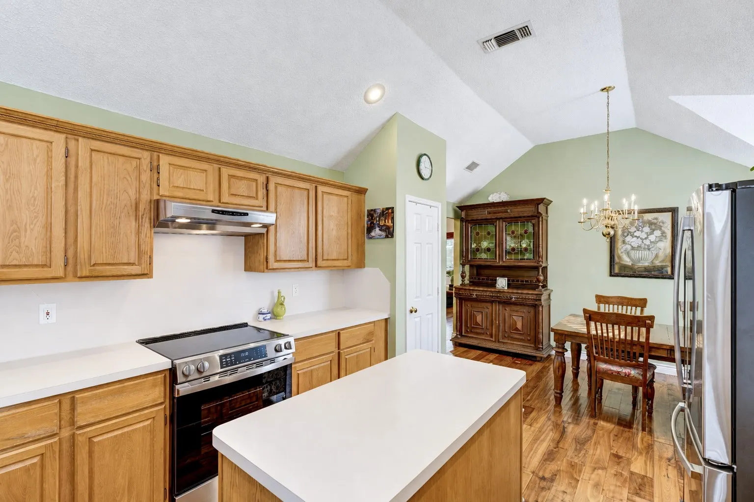 Single Family Residence For Sale in Tarrant County , 7958 Kern Court, Fort Worth, Texas 76137, 3 Bedroom, 2 Bathroom, 2 Garage spaces, 1,614 Sqft, built in 1996, mls#21411283, Real Estate Agent in Fort Worth, Homes For Sale in Tarrant county, Homes For Sale in Fort Worth, Realtor in Fort Worth Texas, Real Estate Brokerage Independent Realty Texas, Luminita Cordes Realtor