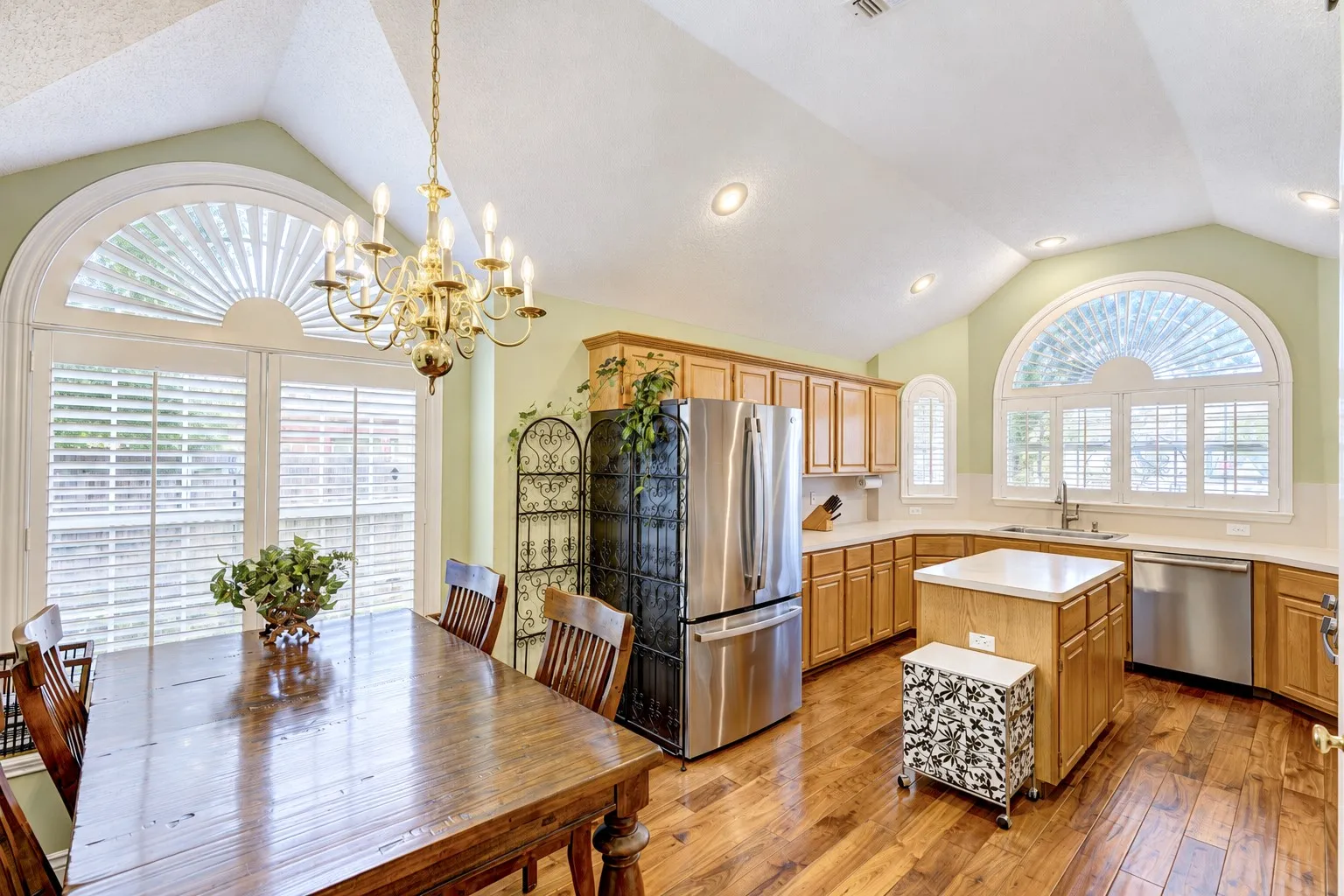 Single Family Residence For Sale in Tarrant County , 7958 Kern Court, Fort Worth, Texas 76137, 3 Bedroom, 2 Bathroom, 2 Garage spaces, 1,614 Sqft, built in 1996, mls#21411283, Real Estate Agent in Fort Worth, Homes For Sale in Tarrant county, Homes For Sale in Fort Worth, Realtor in Fort Worth Texas, Real Estate Brokerage Independent Realty Texas, Luminita Cordes Realtor