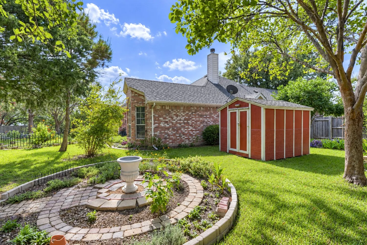 Single Family Residence For Sale in Tarrant County , 7958 Kern Court, Fort Worth, Texas 76137, 3 Bedroom, 2 Bathroom, 2 Garage spaces, 1,614 Sqft, built in 1996, mls#21411283, Real Estate Agent in Fort Worth, Homes For Sale in Tarrant county, Homes For Sale in Fort Worth, Realtor in Fort Worth Texas, Real Estate Brokerage Independent Realty Texas, Luminita Cordes Realtor