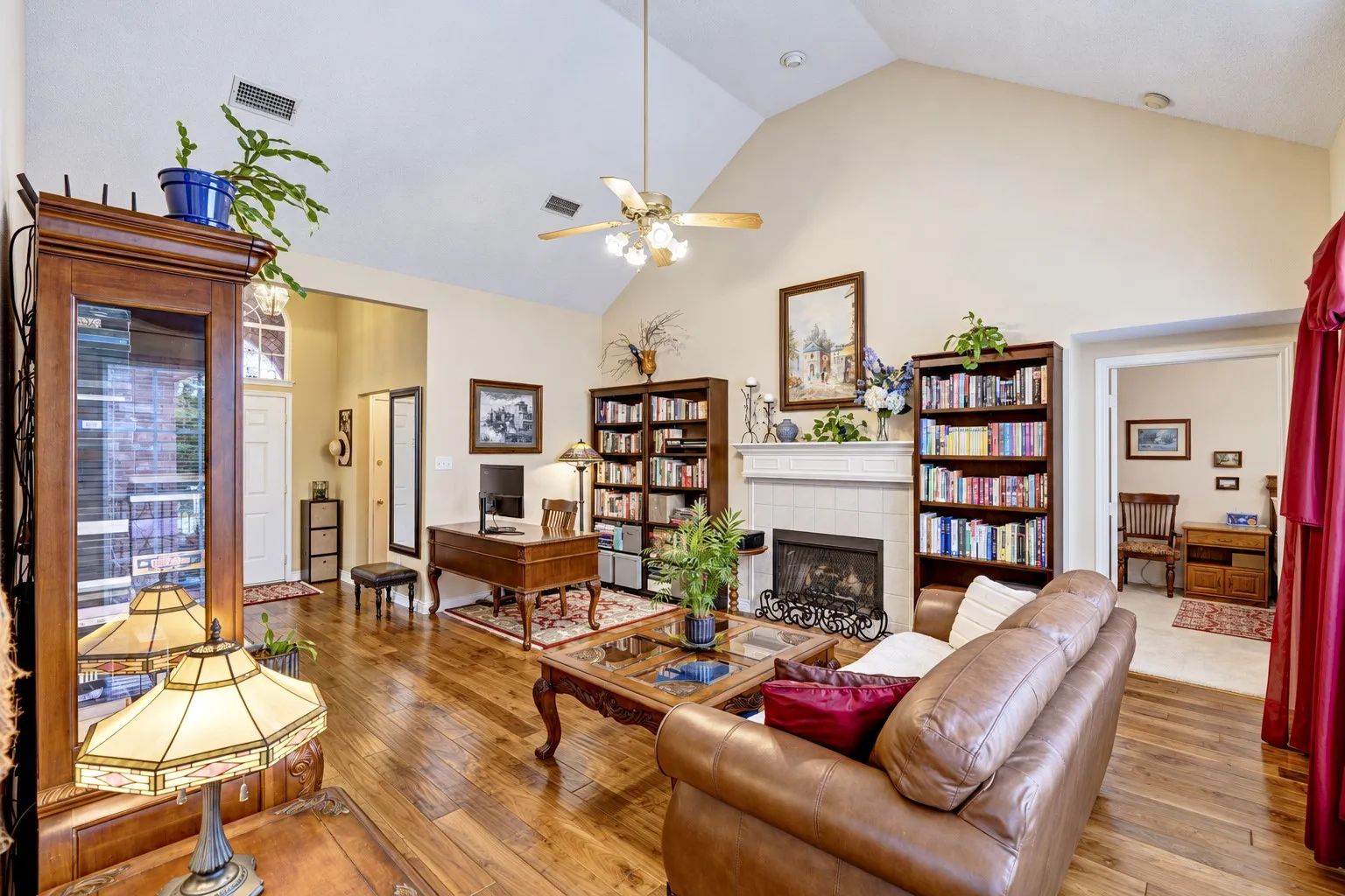 Single Family Residence For Sale in Tarrant County , 7958 Kern Court, Fort Worth, Texas 76137, 3 Bedroom, 2 Bathroom, 2 Garage spaces, 1,614 Sqft, built in 1996, mls#21411283, Real Estate Agent in Fort Worth, Homes For Sale in Tarrant county, Homes For Sale in Fort Worth, Realtor in Fort Worth Texas, Real Estate Brokerage Independent Realty Texas, Luminita Cordes Realtor