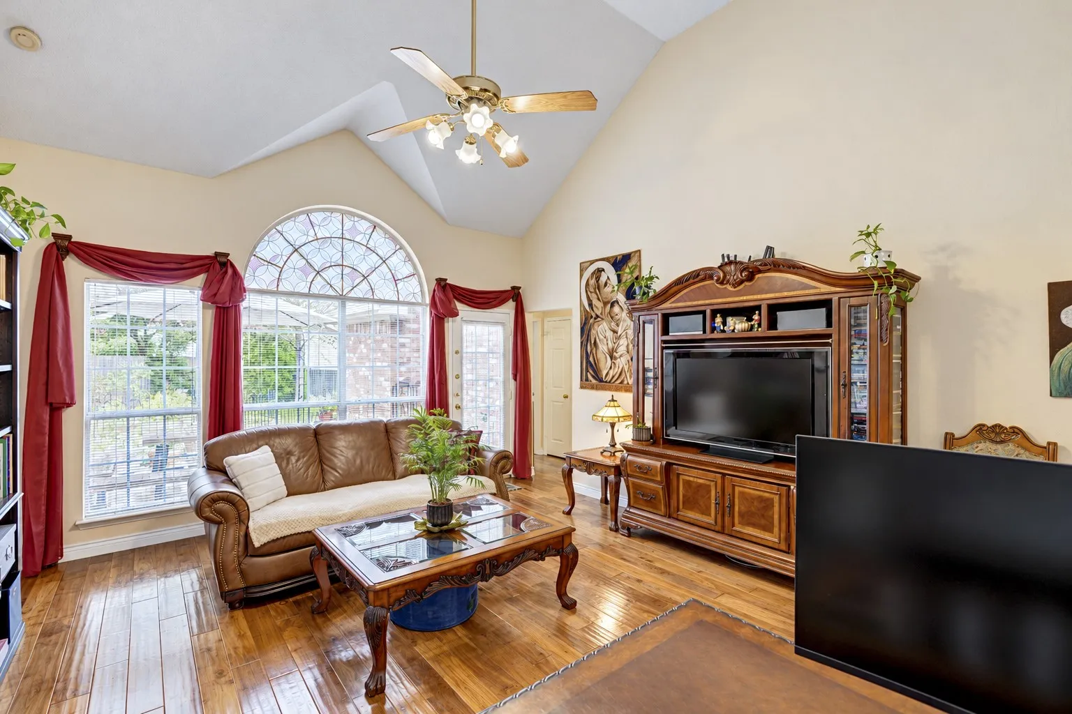 Single Family Residence For Sale in Tarrant County , 7958 Kern Court, Fort Worth, Texas 76137, 3 Bedroom, 2 Bathroom, 2 Garage spaces, 1,614 Sqft, built in 1996, mls#21411283, Real Estate Agent in Fort Worth, Homes For Sale in Tarrant county, Homes For Sale in Fort Worth, Realtor in Fort Worth Texas, Real Estate Brokerage Independent Realty Texas, Luminita Cordes Realtor