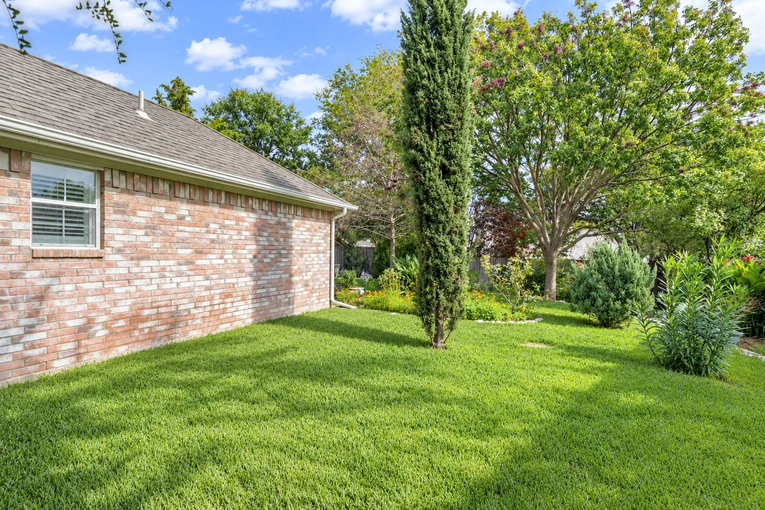 Single Family Residence For Sale in Tarrant County , 7958 Kern Court, Fort Worth, Texas 76137, 3 Bedroom, 2 Bathroom, 2 Garage spaces, 1,614 Sqft, built in 1996, mls#21411283, Real Estate Agent in Fort Worth, Homes For Sale in Tarrant county, Homes For Sale in Fort Worth, Realtor in Fort Worth Texas, Real Estate Brokerage Independent Realty Texas, Luminita Cordes Realtor
