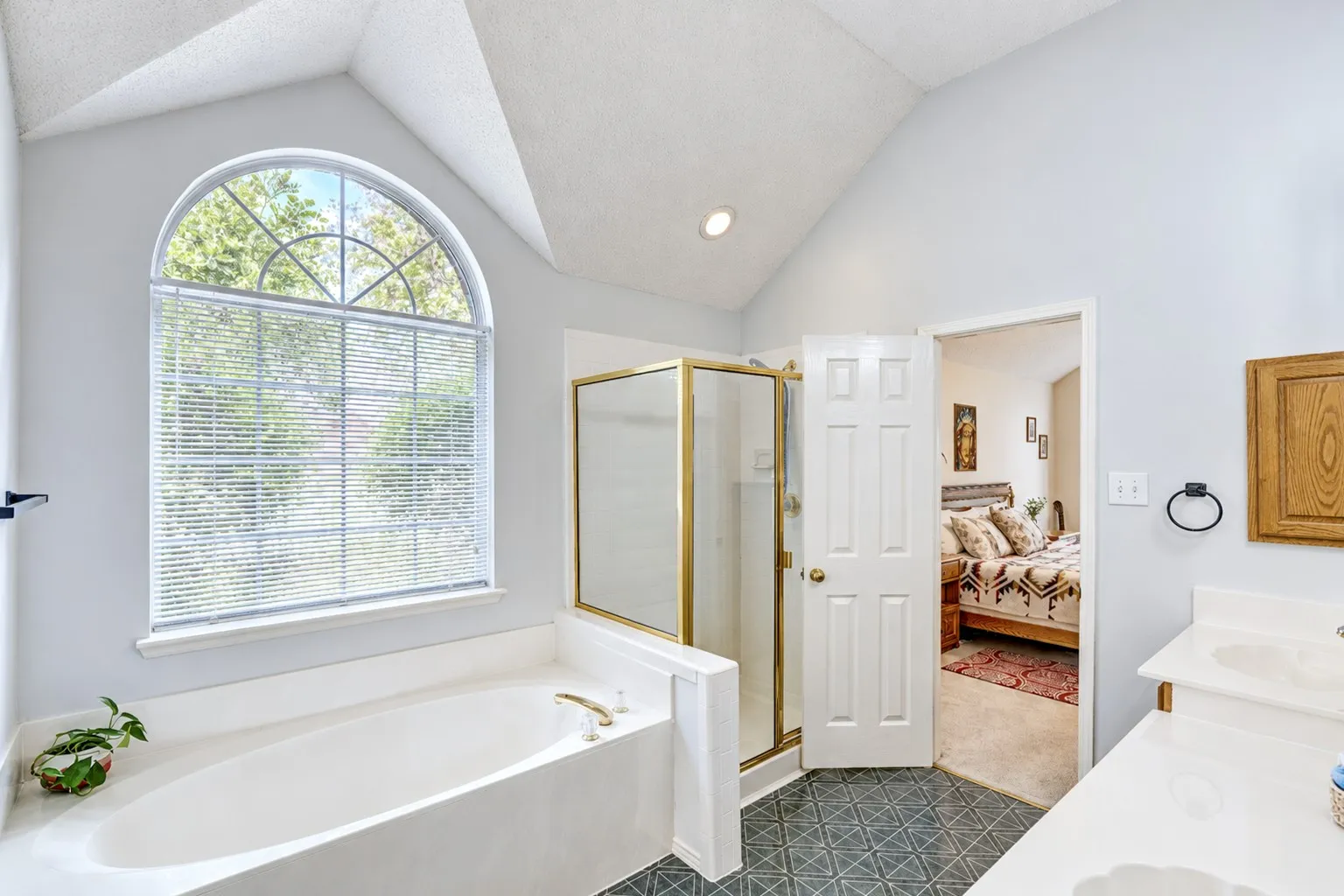 Single Family Residence For Sale in Tarrant County , 7958 Kern Court, Fort Worth, Texas 76137, 3 Bedroom, 2 Bathroom, 2 Garage spaces, 1,614 Sqft, built in 1996, mls#21411283, Real Estate Agent in Fort Worth, Homes For Sale in Tarrant county, Homes For Sale in Fort Worth, Realtor in Fort Worth Texas, Real Estate Brokerage Independent Realty Texas, Luminita Cordes Realtor