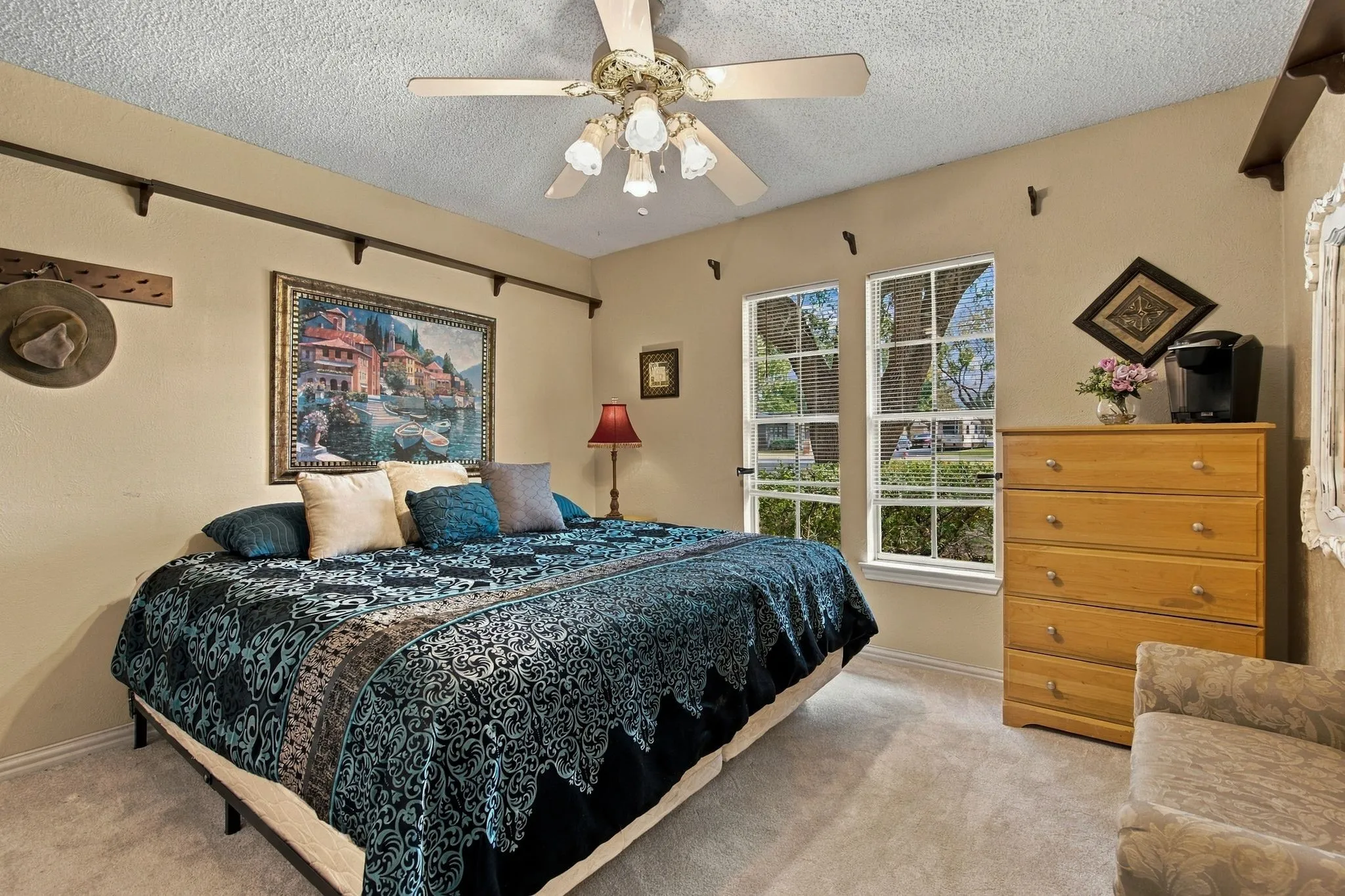 Single Family Residence For Sale in Denton County , 1016 Meadows Drive, Corinth, Texas 76208, 4 Bedroom, 2 Bathroom, 2 Garage spaces, 2,315 Sqft, built in 1983, mls#21411921, Real Estate Agent in Corinth, Homes For Sale in Denton county, Homes For Sale in Corinth, Realtor in Corinth Texas, Real Estate Brokerage Independent Realty Texas, Luminita Cordes Realtor
