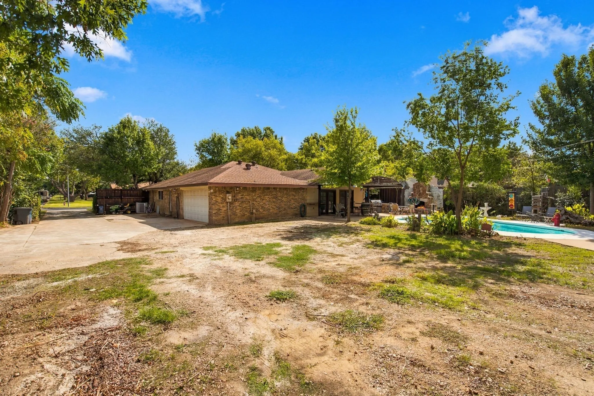 Single Family Residence For Sale in Denton County , 1016 Meadows Drive, Corinth, Texas 76208, 4 Bedroom, 2 Bathroom, 2 Garage spaces, 2,315 Sqft, built in 1983, mls#21411921, Real Estate Agent in Corinth, Homes For Sale in Denton county, Homes For Sale in Corinth, Realtor in Corinth Texas, Real Estate Brokerage Independent Realty Texas, Luminita Cordes Realtor