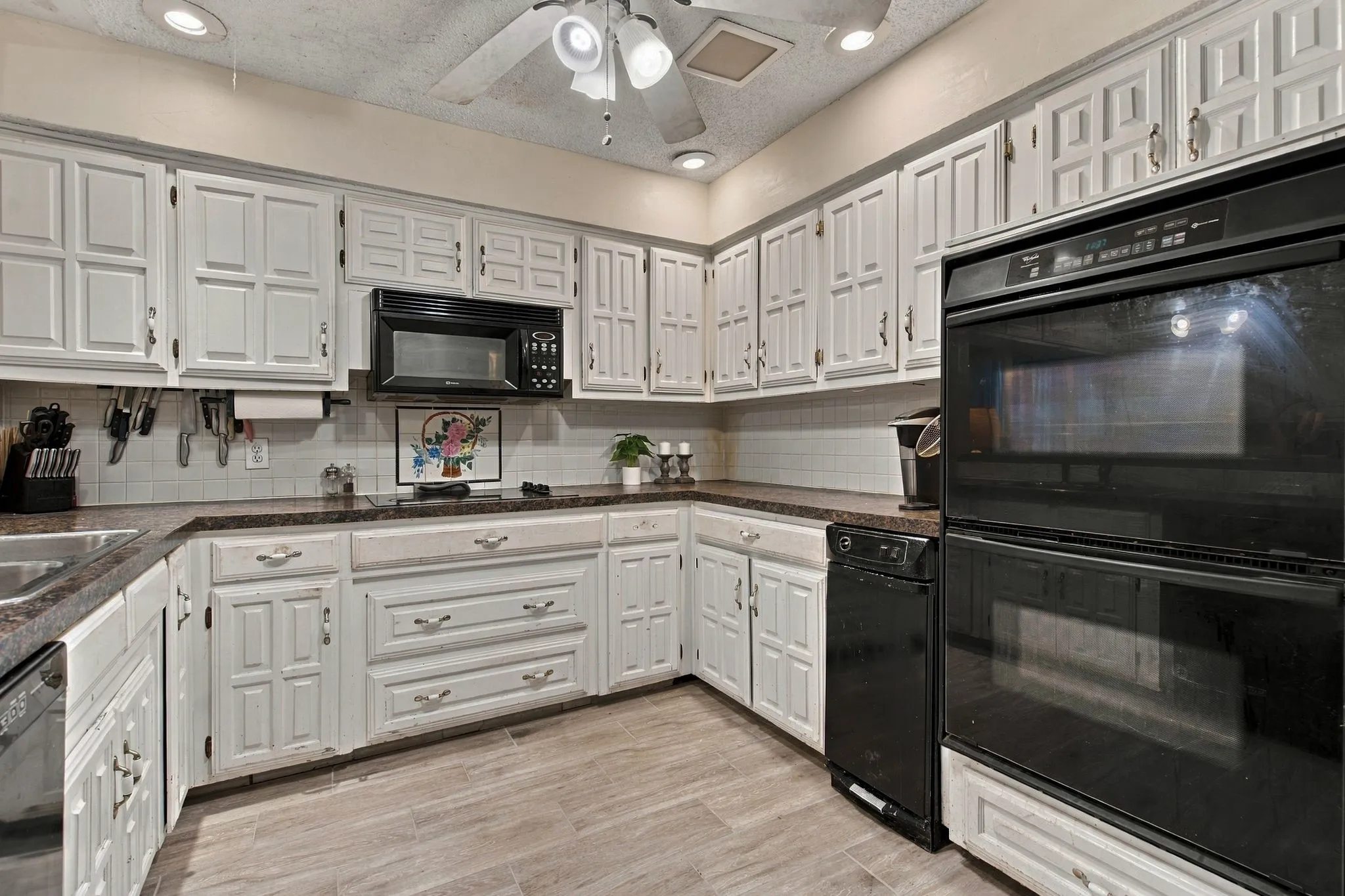 Single Family Residence For Sale in Denton County , 1016 Meadows Drive, Corinth, Texas 76208, 4 Bedroom, 2 Bathroom, 2 Garage spaces, 2,315 Sqft, built in 1983, mls#21411921, Real Estate Agent in Corinth, Homes For Sale in Denton county, Homes For Sale in Corinth, Realtor in Corinth Texas, Real Estate Brokerage Independent Realty Texas, Luminita Cordes Realtor