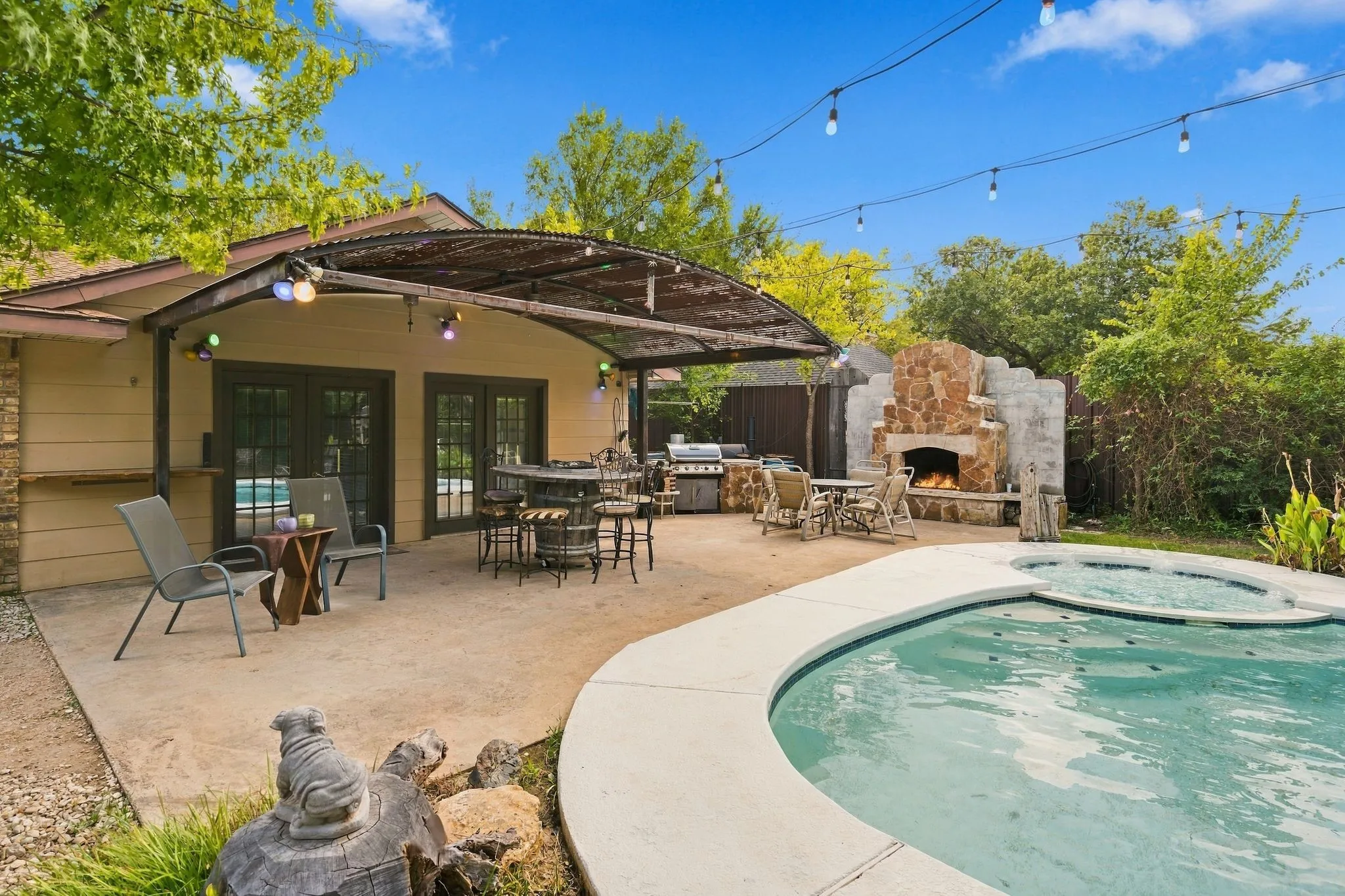 Single Family Residence For Sale in Denton County , 1016 Meadows Drive, Corinth, Texas 76208, 4 Bedroom, 2 Bathroom, 2 Garage spaces, 2,315 Sqft, built in 1983, mls#21411921, Real Estate Agent in Corinth, Homes For Sale in Denton county, Homes For Sale in Corinth, Realtor in Corinth Texas, Real Estate Brokerage Independent Realty Texas, Luminita Cordes Realtor