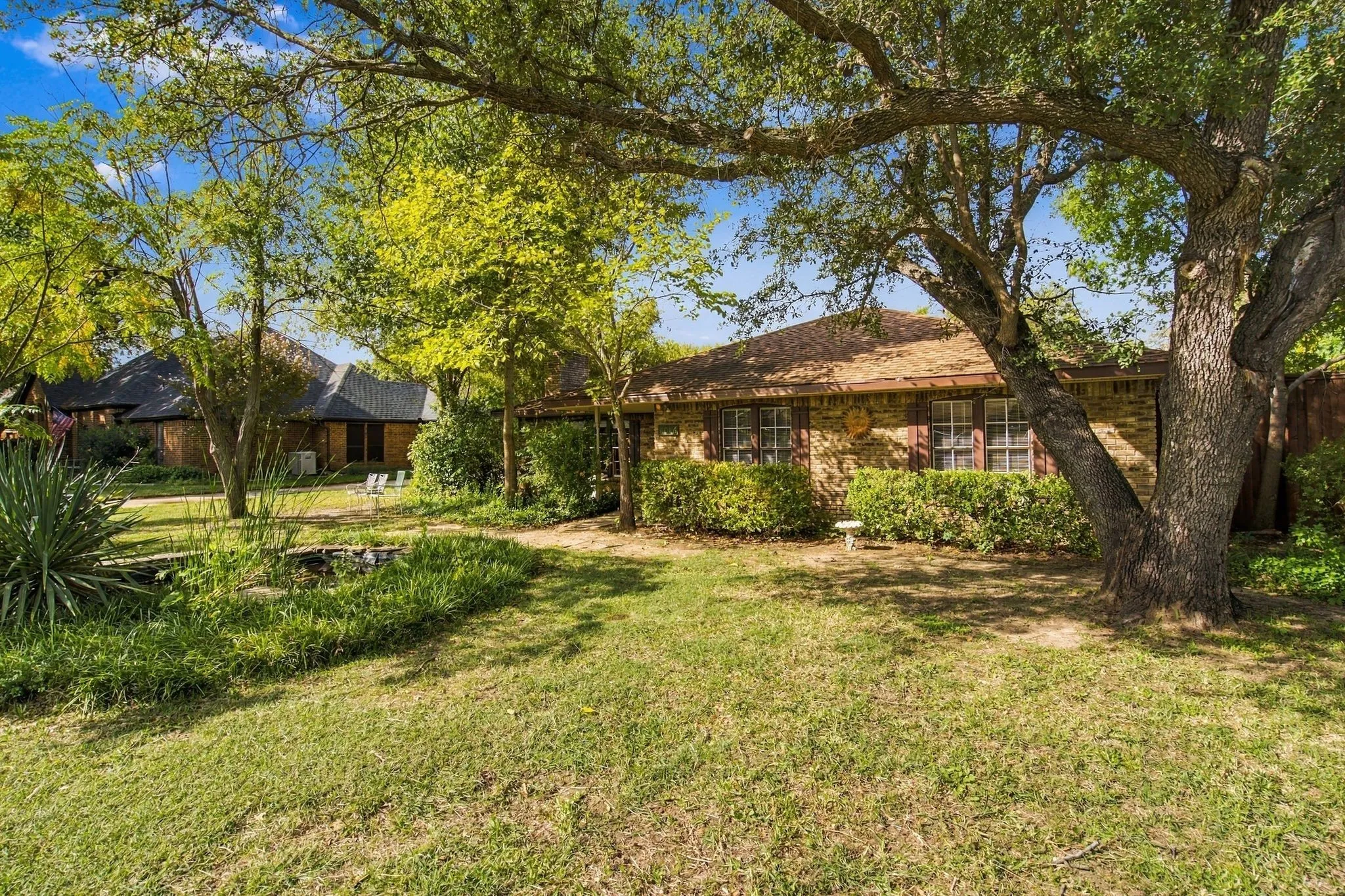 Single Family Residence For Sale in Denton County , 1016 Meadows Drive, Corinth, Texas 76208, 4 Bedroom, 2 Bathroom, 2 Garage spaces, 2,315 Sqft, built in 1983, mls#21411921, Real Estate Agent in Corinth, Homes For Sale in Denton county, Homes For Sale in Corinth, Realtor in Corinth Texas, Real Estate Brokerage Independent Realty Texas, Luminita Cordes Realtor