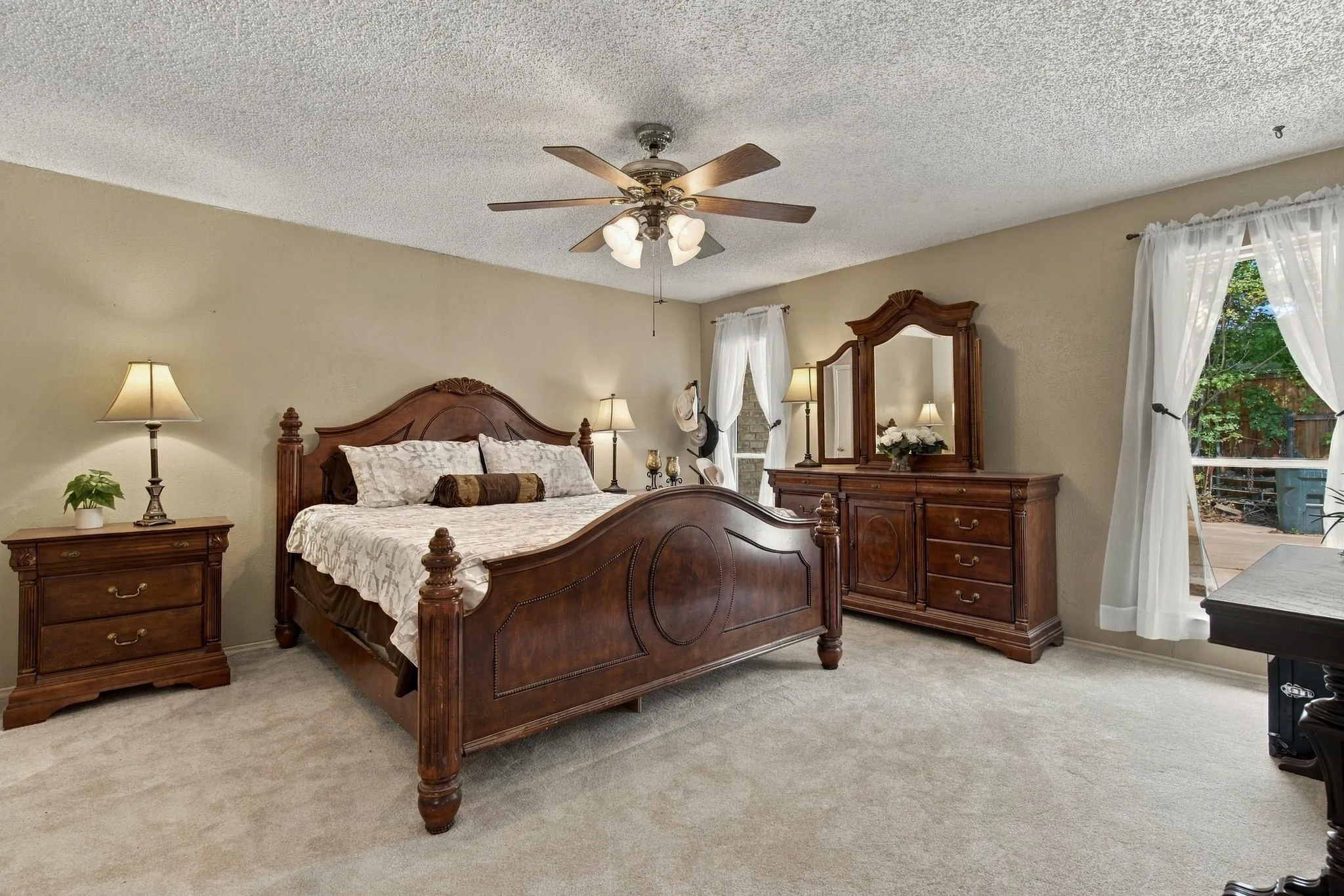 Single Family Residence For Sale in Denton County , 1016 Meadows Drive, Corinth, Texas 76208, 4 Bedroom, 2 Bathroom, 2 Garage spaces, 2,315 Sqft, built in 1983, mls#21411921, Real Estate Agent in Corinth, Homes For Sale in Denton county, Homes For Sale in Corinth, Realtor in Corinth Texas, Real Estate Brokerage Independent Realty Texas, Luminita Cordes Realtor