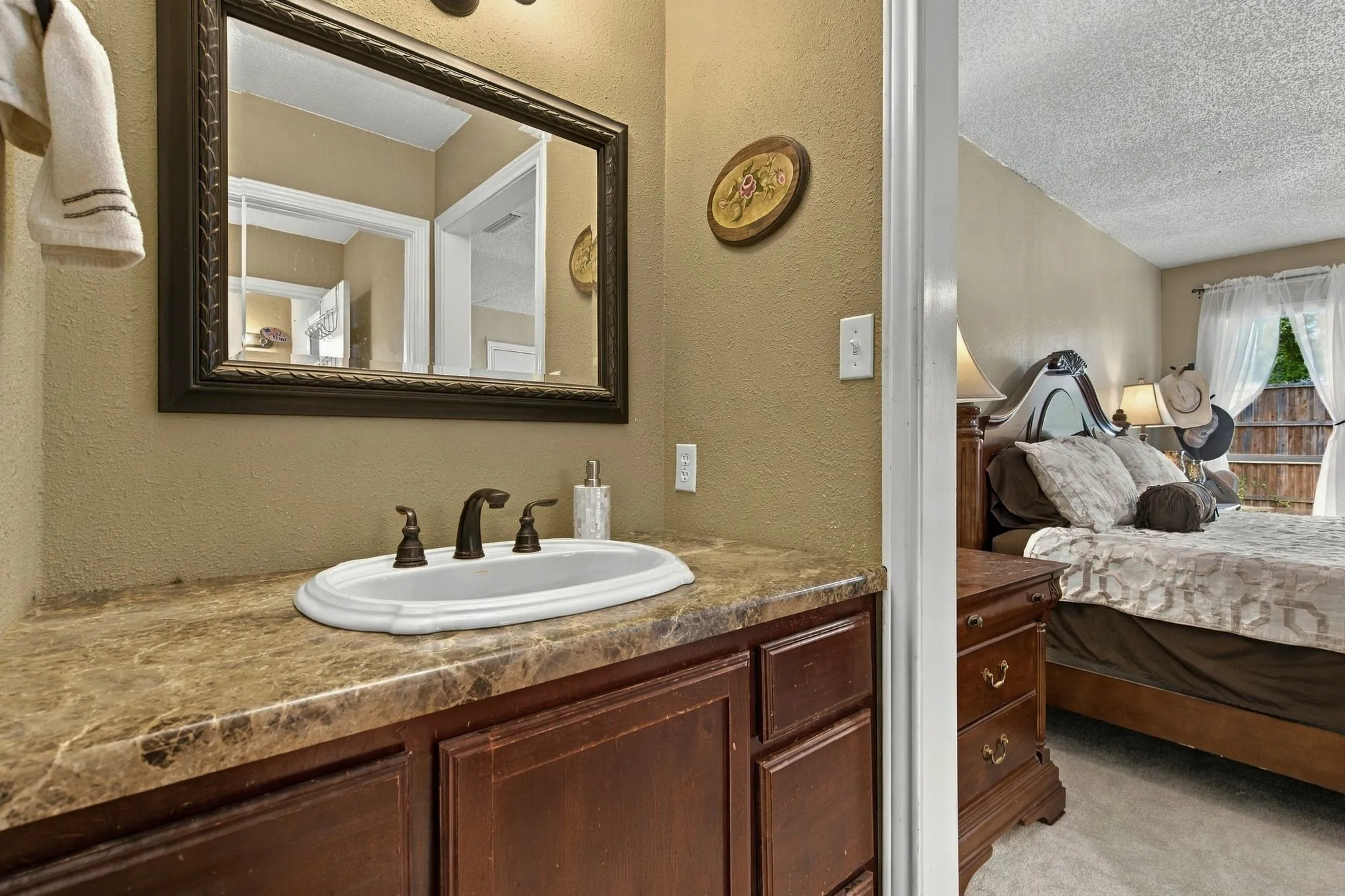 Single Family Residence For Sale in Denton County , 1016 Meadows Drive, Corinth, Texas 76208, 4 Bedroom, 2 Bathroom, 2 Garage spaces, 2,315 Sqft, built in 1983, mls#21411921, Real Estate Agent in Corinth, Homes For Sale in Denton county, Homes For Sale in Corinth, Realtor in Corinth Texas, Real Estate Brokerage Independent Realty Texas, Luminita Cordes Realtor