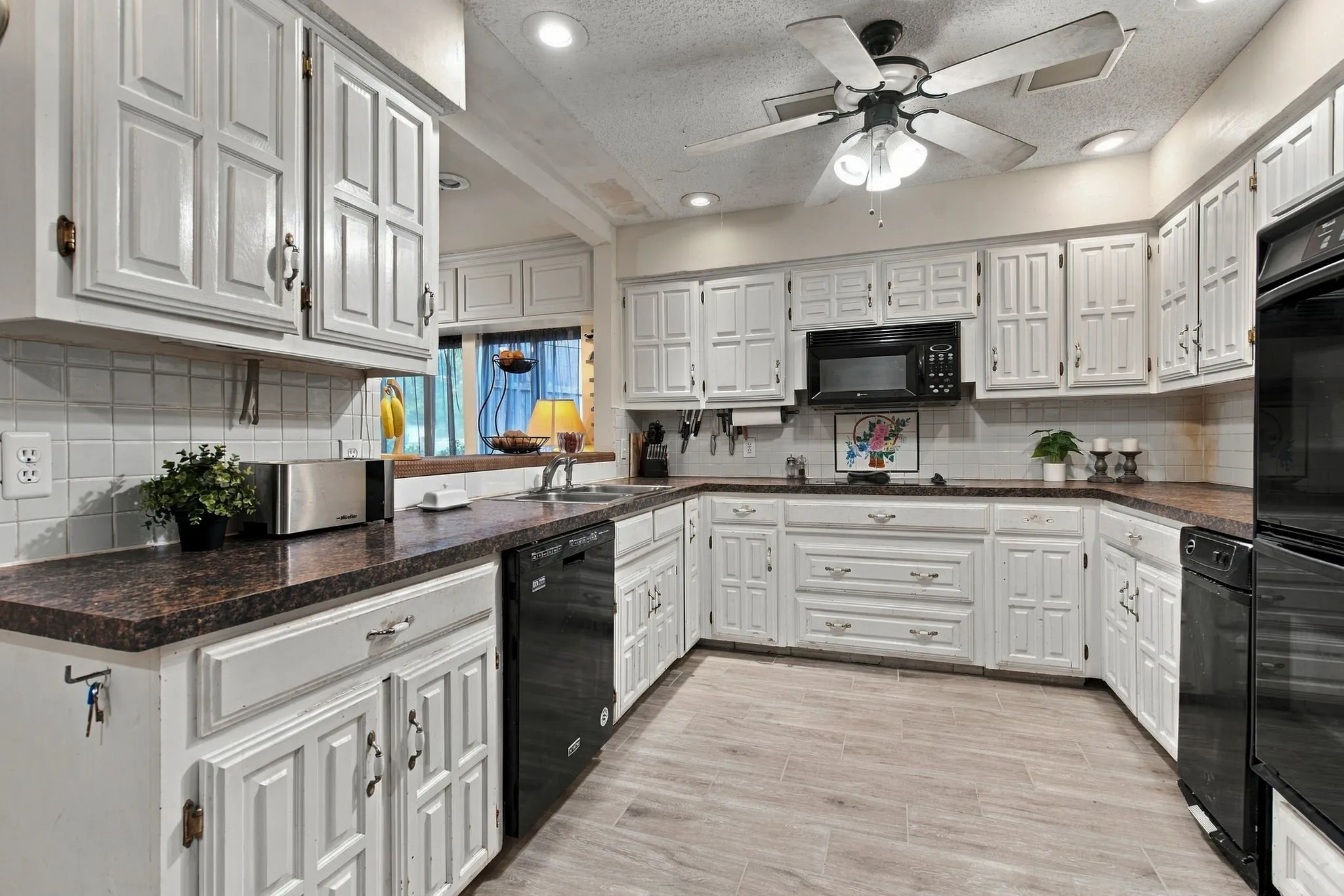 Single Family Residence For Sale in Denton County , 1016 Meadows Drive, Corinth, Texas 76208, 4 Bedroom, 2 Bathroom, 2 Garage spaces, 2,315 Sqft, built in 1983, mls#21411921, Real Estate Agent in Corinth, Homes For Sale in Denton county, Homes For Sale in Corinth, Realtor in Corinth Texas, Real Estate Brokerage Independent Realty Texas, Luminita Cordes Realtor