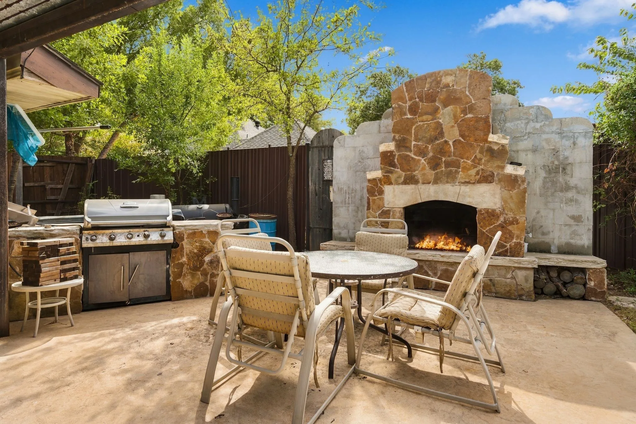 Single Family Residence For Sale in Denton County , 1016 Meadows Drive, Corinth, Texas 76208, 4 Bedroom, 2 Bathroom, 2 Garage spaces, 2,315 Sqft, built in 1983, mls#21411921, Real Estate Agent in Corinth, Homes For Sale in Denton county, Homes For Sale in Corinth, Realtor in Corinth Texas, Real Estate Brokerage Independent Realty Texas, Luminita Cordes Realtor