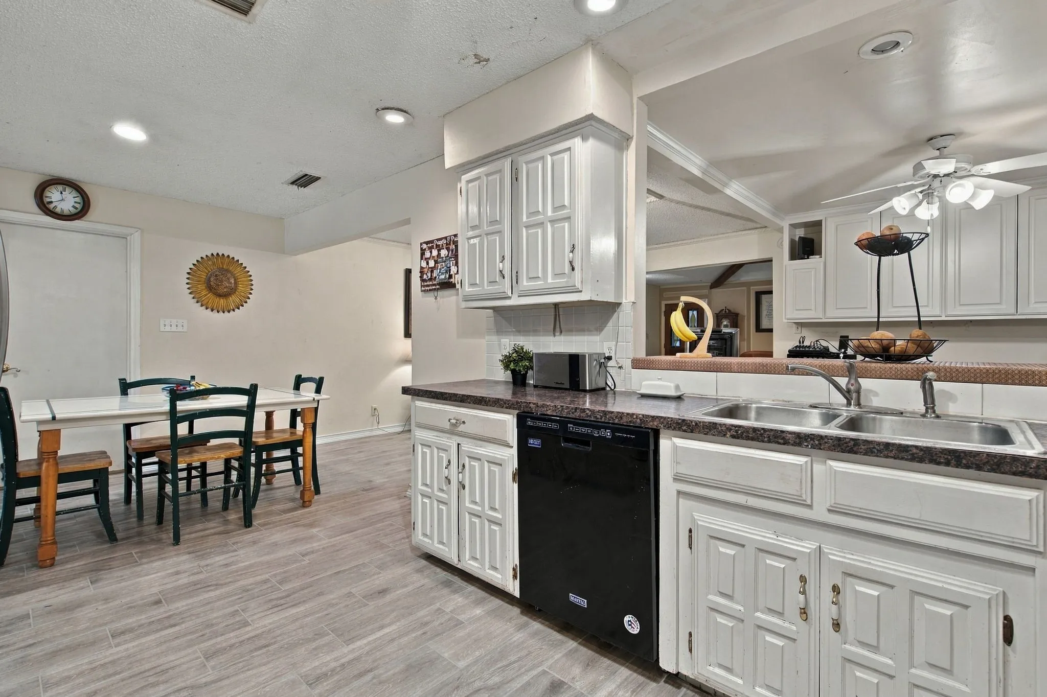 Single Family Residence For Sale in Denton County , 1016 Meadows Drive, Corinth, Texas 76208, 4 Bedroom, 2 Bathroom, 2 Garage spaces, 2,315 Sqft, built in 1983, mls#21411921, Real Estate Agent in Corinth, Homes For Sale in Denton county, Homes For Sale in Corinth, Realtor in Corinth Texas, Real Estate Brokerage Independent Realty Texas, Luminita Cordes Realtor