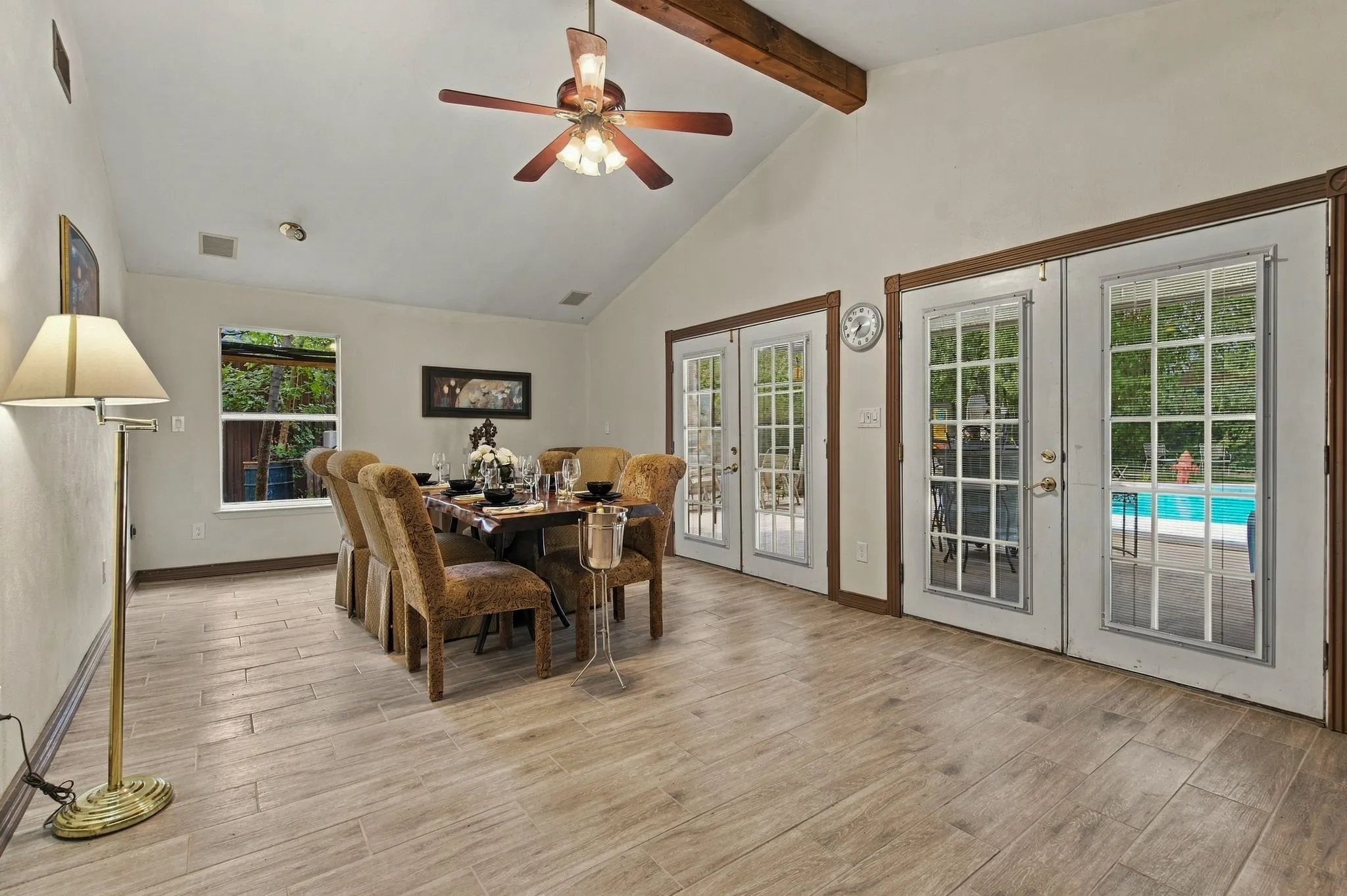 Single Family Residence For Sale in Denton County , 1016 Meadows Drive, Corinth, Texas 76208, 4 Bedroom, 2 Bathroom, 2 Garage spaces, 2,315 Sqft, built in 1983, mls#21411921, Real Estate Agent in Corinth, Homes For Sale in Denton county, Homes For Sale in Corinth, Realtor in Corinth Texas, Real Estate Brokerage Independent Realty Texas, Luminita Cordes Realtor