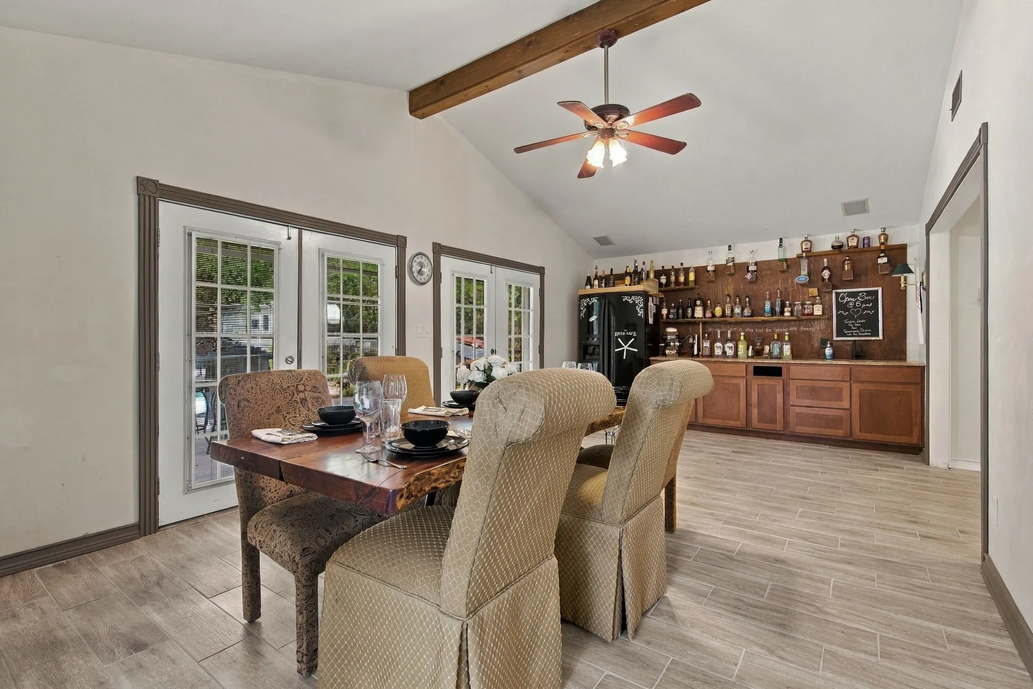 Single Family Residence For Sale in Denton County , 1016 Meadows Drive, Corinth, Texas 76208, 4 Bedroom, 2 Bathroom, 2 Garage spaces, 2,315 Sqft, built in 1983, mls#21411921, Real Estate Agent in Corinth, Homes For Sale in Denton county, Homes For Sale in Corinth, Realtor in Corinth Texas, Real Estate Brokerage Independent Realty Texas, Luminita Cordes Realtor
