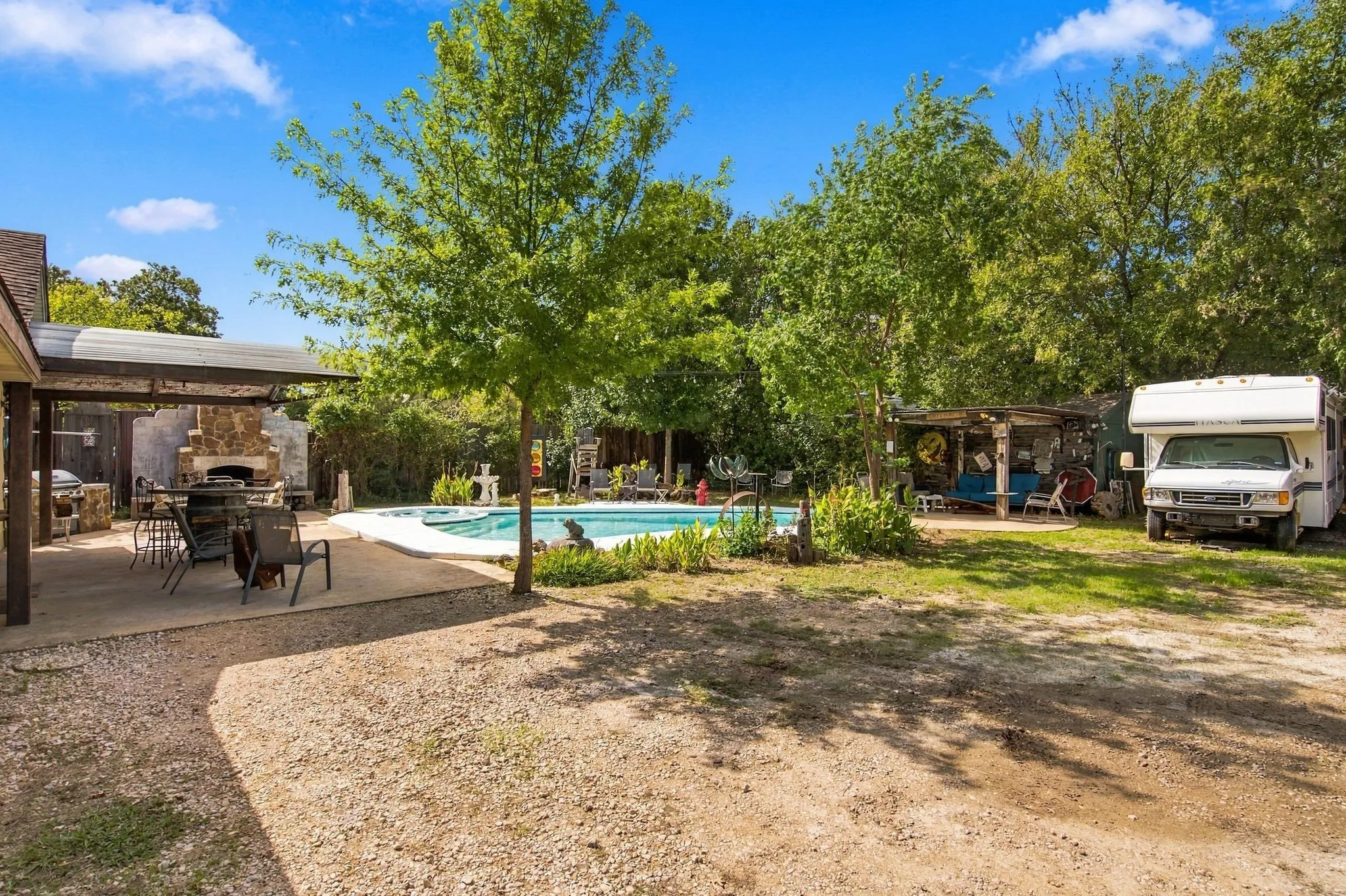 Single Family Residence For Sale in Denton County , 1016 Meadows Drive, Corinth, Texas 76208, 4 Bedroom, 2 Bathroom, 2 Garage spaces, 2,315 Sqft, built in 1983, mls#21411921, Real Estate Agent in Corinth, Homes For Sale in Denton county, Homes For Sale in Corinth, Realtor in Corinth Texas, Real Estate Brokerage Independent Realty Texas, Luminita Cordes Realtor