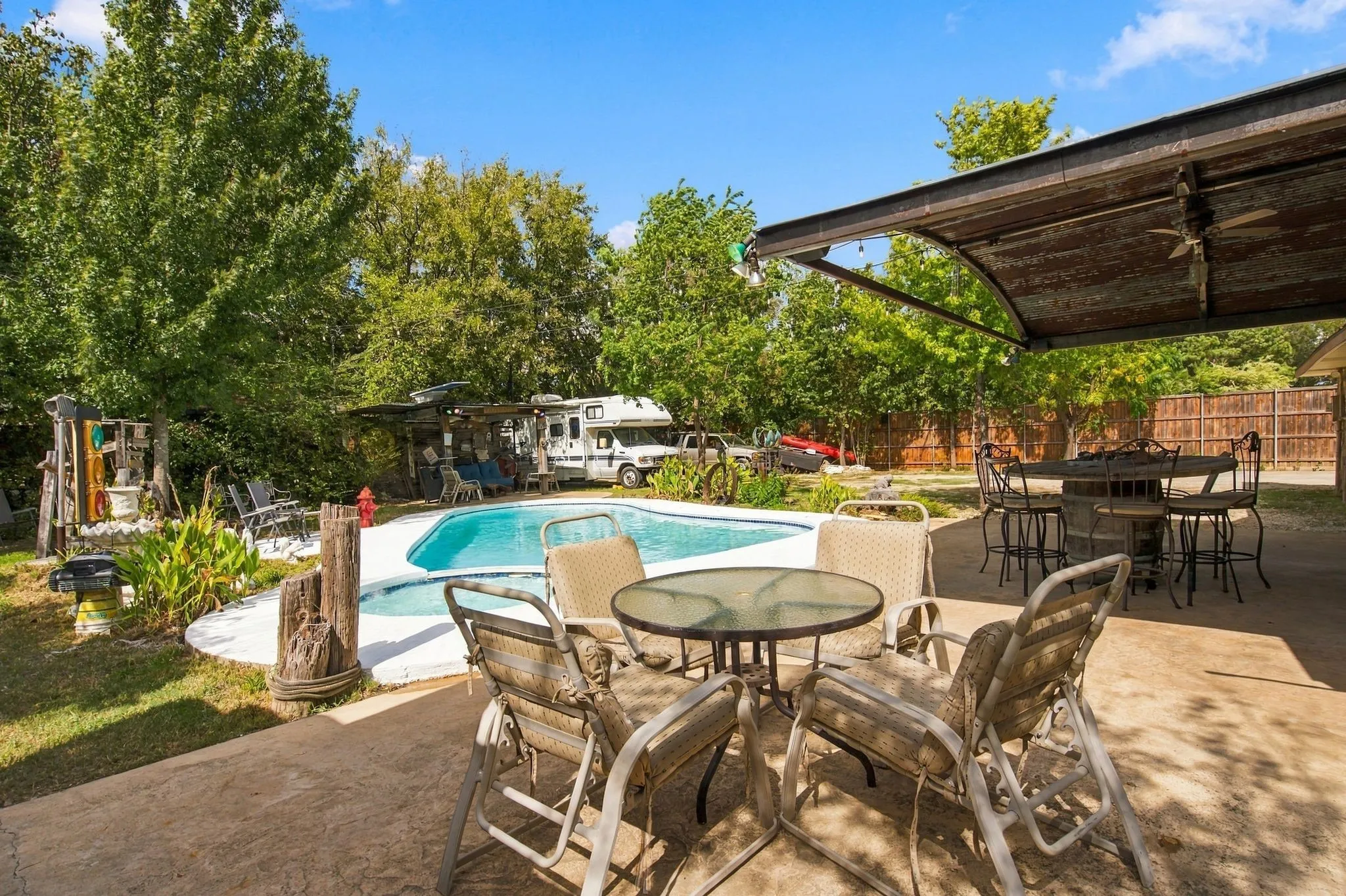 Single Family Residence For Sale in Denton County , 1016 Meadows Drive, Corinth, Texas 76208, 4 Bedroom, 2 Bathroom, 2 Garage spaces, 2,315 Sqft, built in 1983, mls#21411921, Real Estate Agent in Corinth, Homes For Sale in Denton county, Homes For Sale in Corinth, Realtor in Corinth Texas, Real Estate Brokerage Independent Realty Texas, Luminita Cordes Realtor