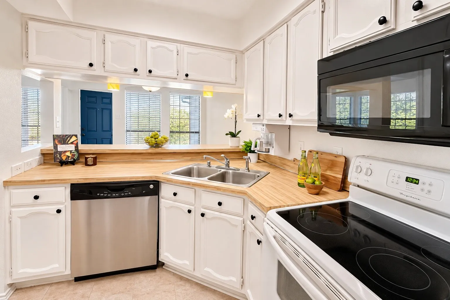 Condominium For Sale in Collin County , 3101 Townbluff Drive 724, Plano, Texas 75075, 2 Bedroom, 1 Bathroom, 1 Garage spaces, 853 Sqft, built in 1982, mls#21414528, Real Estate Agent in Plano, Homes For Sale in Collin county, Homes For Sale in Plano, Realtor in Plano Texas, Real Estate Brokerage Independent Realty Texas, Luminita Cordes Realtor