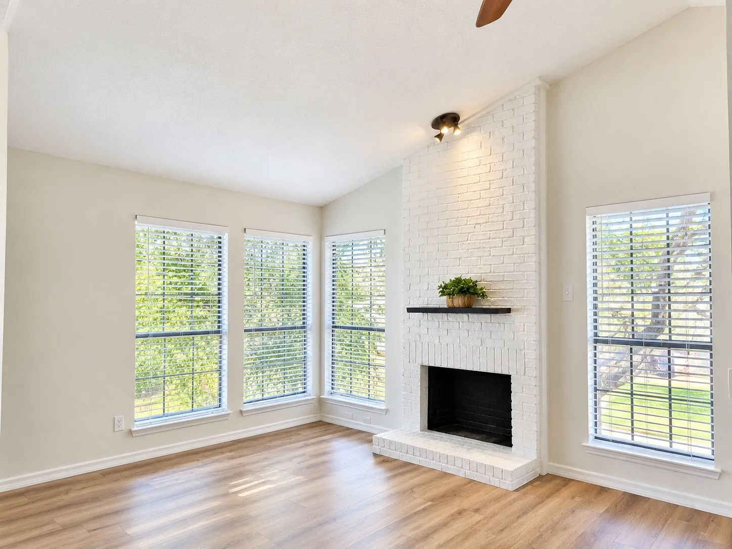 Condominium For Sale in Collin County , 3101 Townbluff Drive 724, Plano, Texas 75075, 2 Bedroom, 1 Bathroom, 1 Garage spaces, 853 Sqft, built in 1982, mls#21414528, Real Estate Agent in Plano, Homes For Sale in Collin county, Homes For Sale in Plano, Realtor in Plano Texas, Real Estate Brokerage Independent Realty Texas, Luminita Cordes Realtor