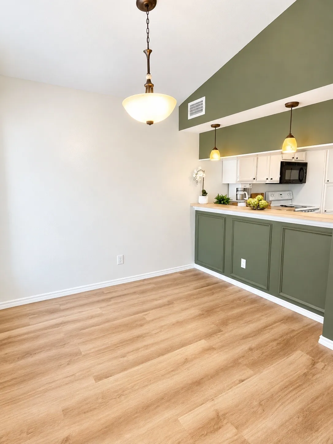 Condominium For Sale in Collin County , 3101 Townbluff Drive 724, Plano, Texas 75075, 2 Bedroom, 1 Bathroom, 1 Garage spaces, 853 Sqft, built in 1982, mls#21414528, Real Estate Agent in Plano, Homes For Sale in Collin county, Homes For Sale in Plano, Realtor in Plano Texas, Real Estate Brokerage Independent Realty Texas, Luminita Cordes Realtor