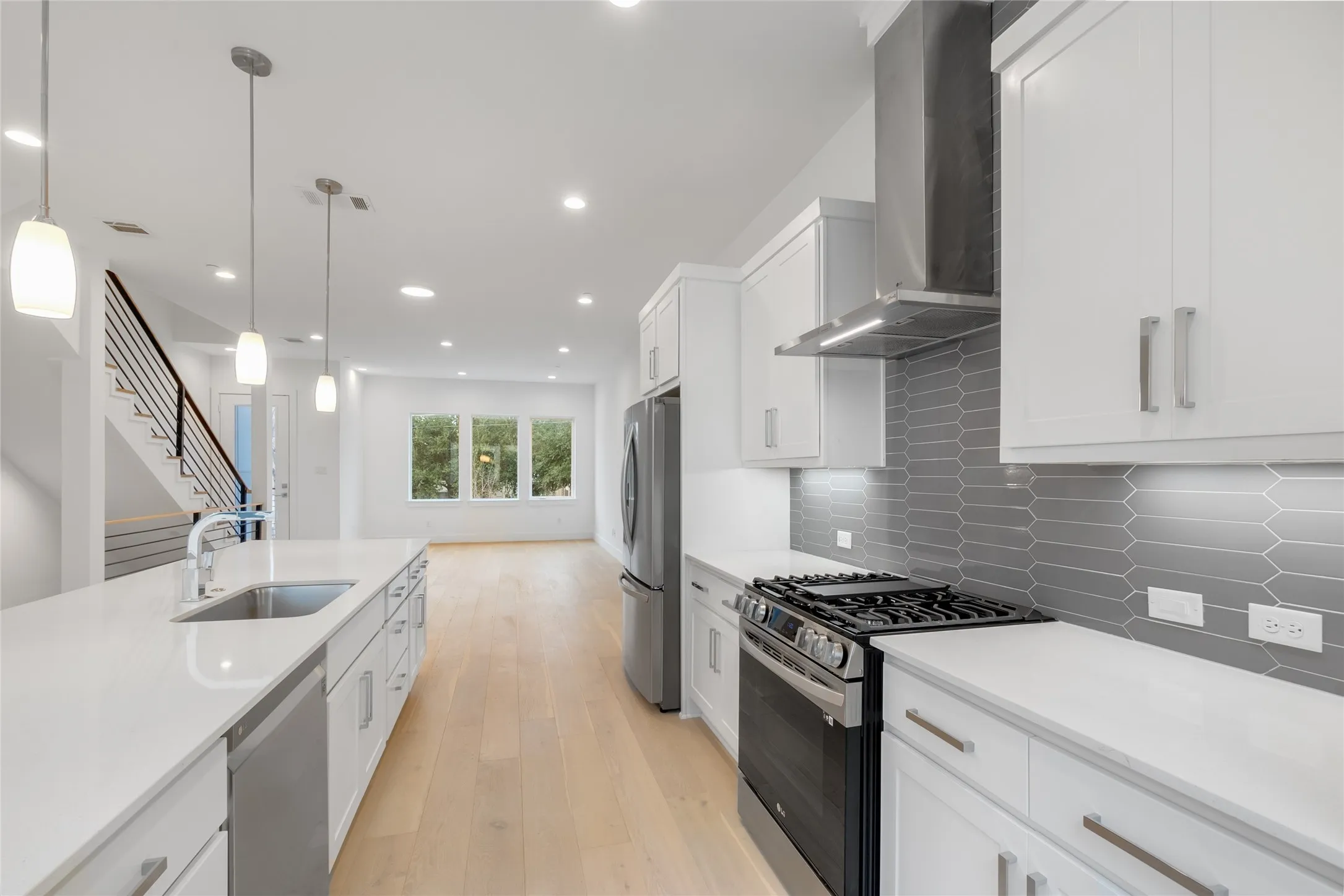 Townhouse For Rent in Dallas County , 3915 N Hall Street 101, Dallas, Texas 75219, 3 Bedroom, 4 Bathroom, 2 Garage spaces, 1,986 Sqft, built in 2023, mls#21414553, Real Estate Agent in Dallas, Homes For Rent in Dallas county, Homes For Rent in Dallas, Realtor in Dallas Texas, Real Estate Brokerage Independent Realty Texas, Luminita Cordes Realtor