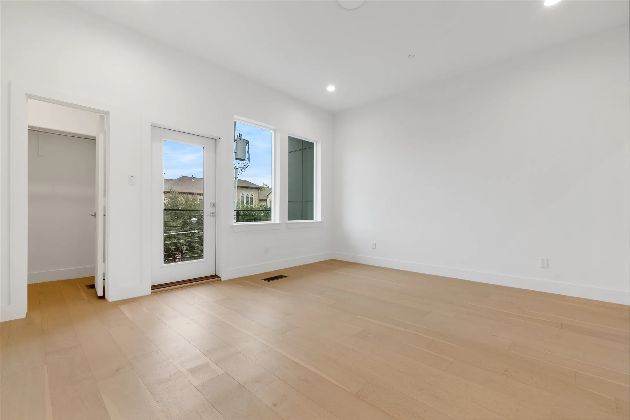 Townhouse For Rent in Dallas County , 3915 N Hall Street 101, Dallas, Texas 75219, 3 Bedroom, 4 Bathroom, 2 Garage spaces, 1,986 Sqft, built in 2023, mls#21414553, Real Estate Agent in Dallas, Homes For Rent in Dallas county, Homes For Rent in Dallas, Realtor in Dallas Texas, Real Estate Brokerage Independent Realty Texas, Luminita Cordes Realtor