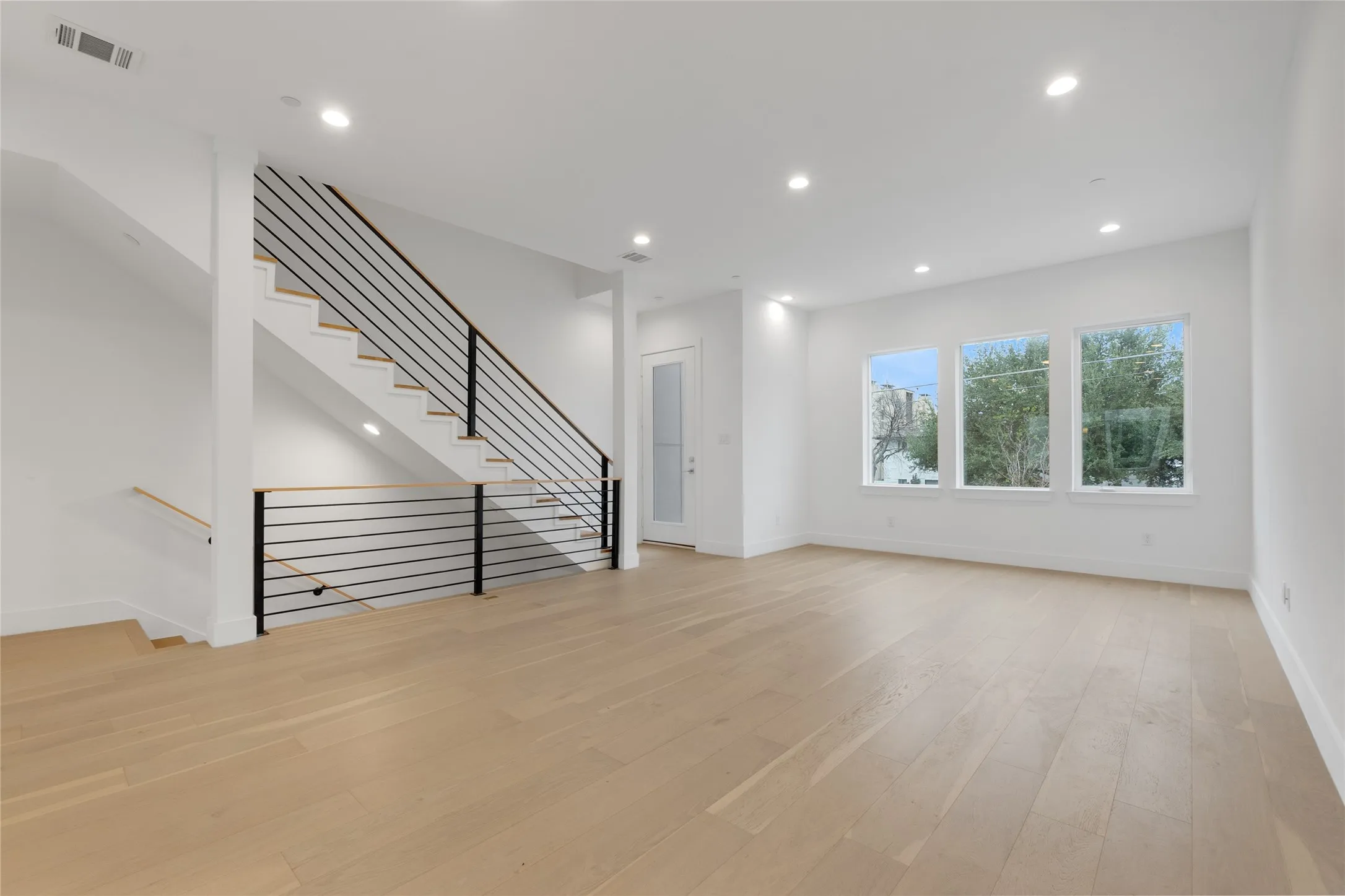 Townhouse For Rent in Dallas County , 3915 N Hall Street 101, Dallas, Texas 75219, 3 Bedroom, 4 Bathroom, 2 Garage spaces, 1,986 Sqft, built in 2023, mls#21414553, Real Estate Agent in Dallas, Homes For Rent in Dallas county, Homes For Rent in Dallas, Realtor in Dallas Texas, Real Estate Brokerage Independent Realty Texas, Luminita Cordes Realtor