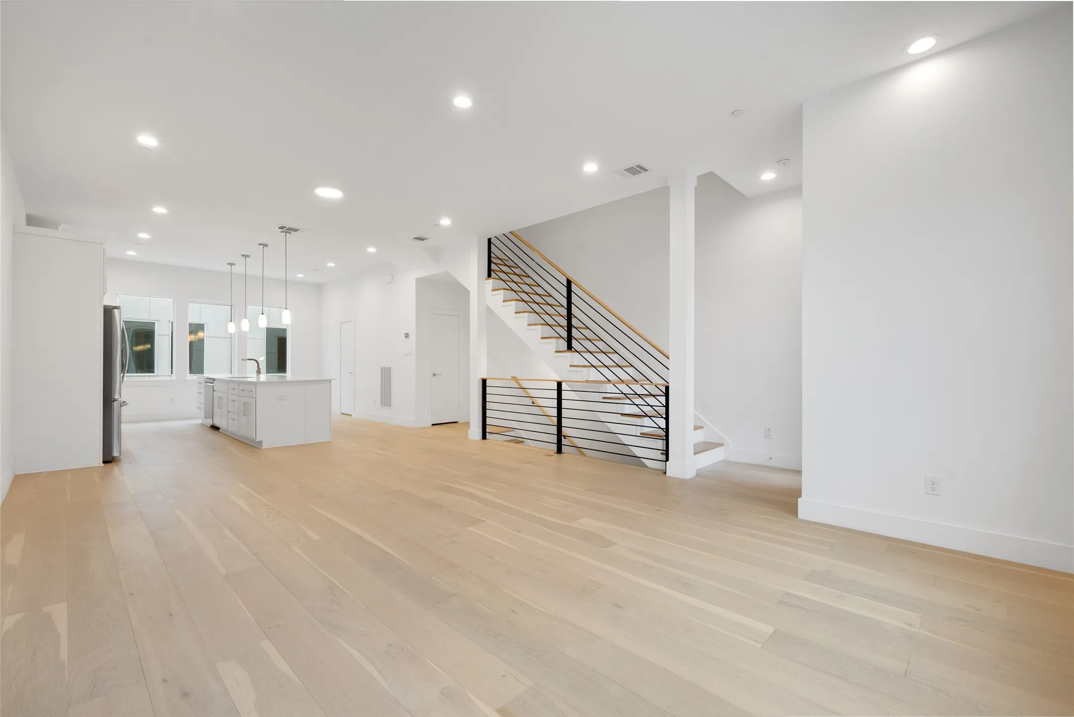 Townhouse For Rent in Dallas County , 3915 N Hall Street 101, Dallas, Texas 75219, 3 Bedroom, 4 Bathroom, 2 Garage spaces, 1,986 Sqft, built in 2023, mls#21414553, Real Estate Agent in Dallas, Homes For Rent in Dallas county, Homes For Rent in Dallas, Realtor in Dallas Texas, Real Estate Brokerage Independent Realty Texas, Luminita Cordes Realtor