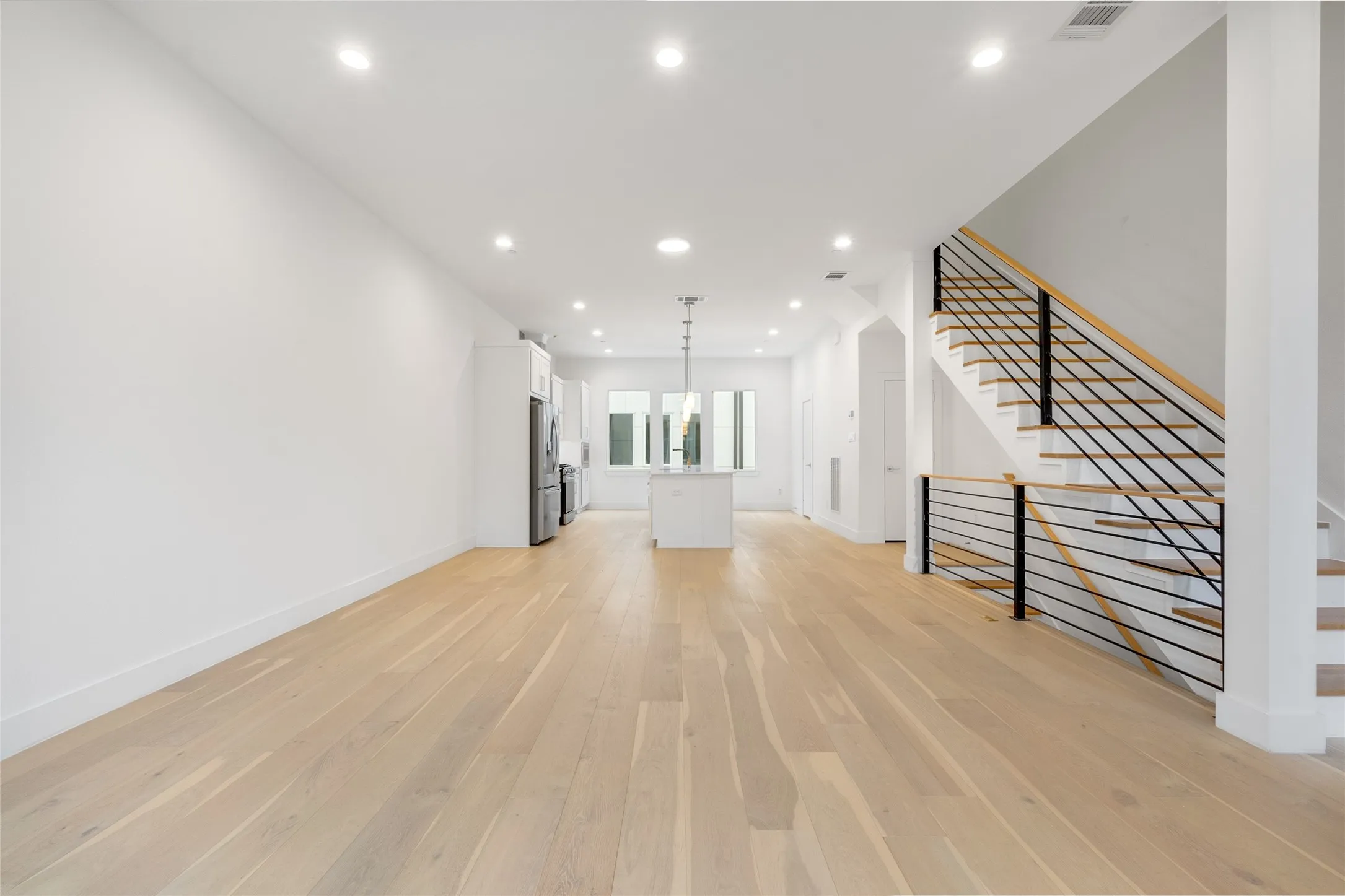 Townhouse For Rent in Dallas County , 3915 N Hall Street 101, Dallas, Texas 75219, 3 Bedroom, 4 Bathroom, 2 Garage spaces, 1,986 Sqft, built in 2023, mls#21414553, Real Estate Agent in Dallas, Homes For Rent in Dallas county, Homes For Rent in Dallas, Realtor in Dallas Texas, Real Estate Brokerage Independent Realty Texas, Luminita Cordes Realtor