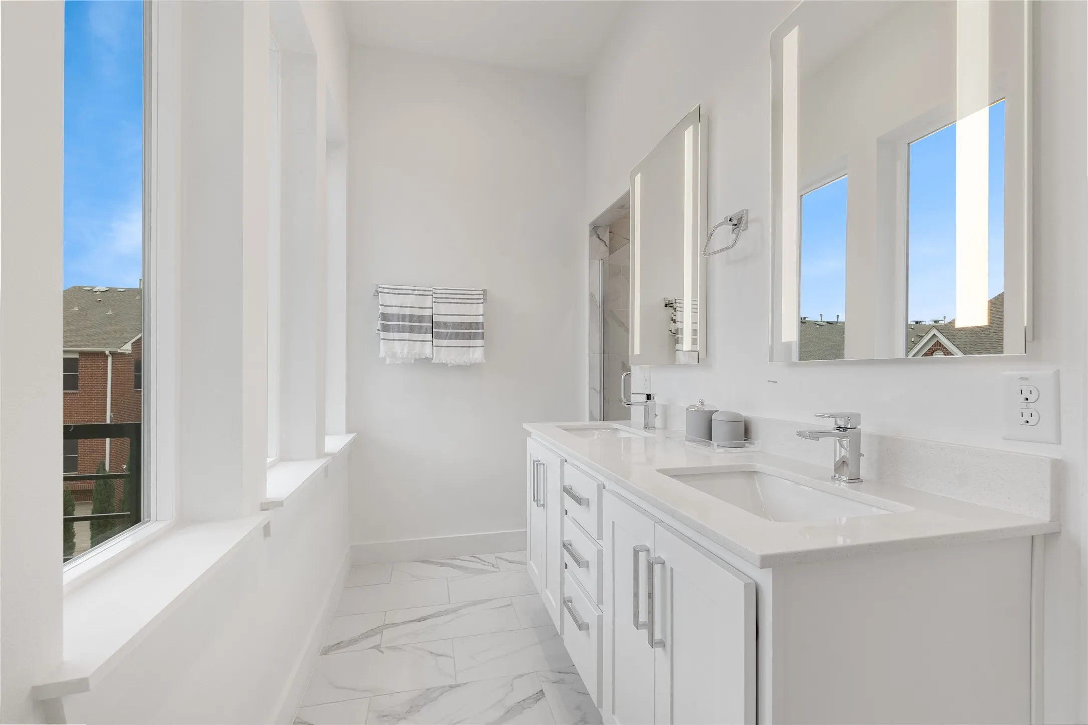 Townhouse For Rent in Dallas County , 3915 N Hall Street 101, Dallas, Texas 75219, 3 Bedroom, 4 Bathroom, 2 Garage spaces, 1,986 Sqft, built in 2023, mls#21414553, Real Estate Agent in Dallas, Homes For Rent in Dallas county, Homes For Rent in Dallas, Realtor in Dallas Texas, Real Estate Brokerage Independent Realty Texas, Luminita Cordes Realtor