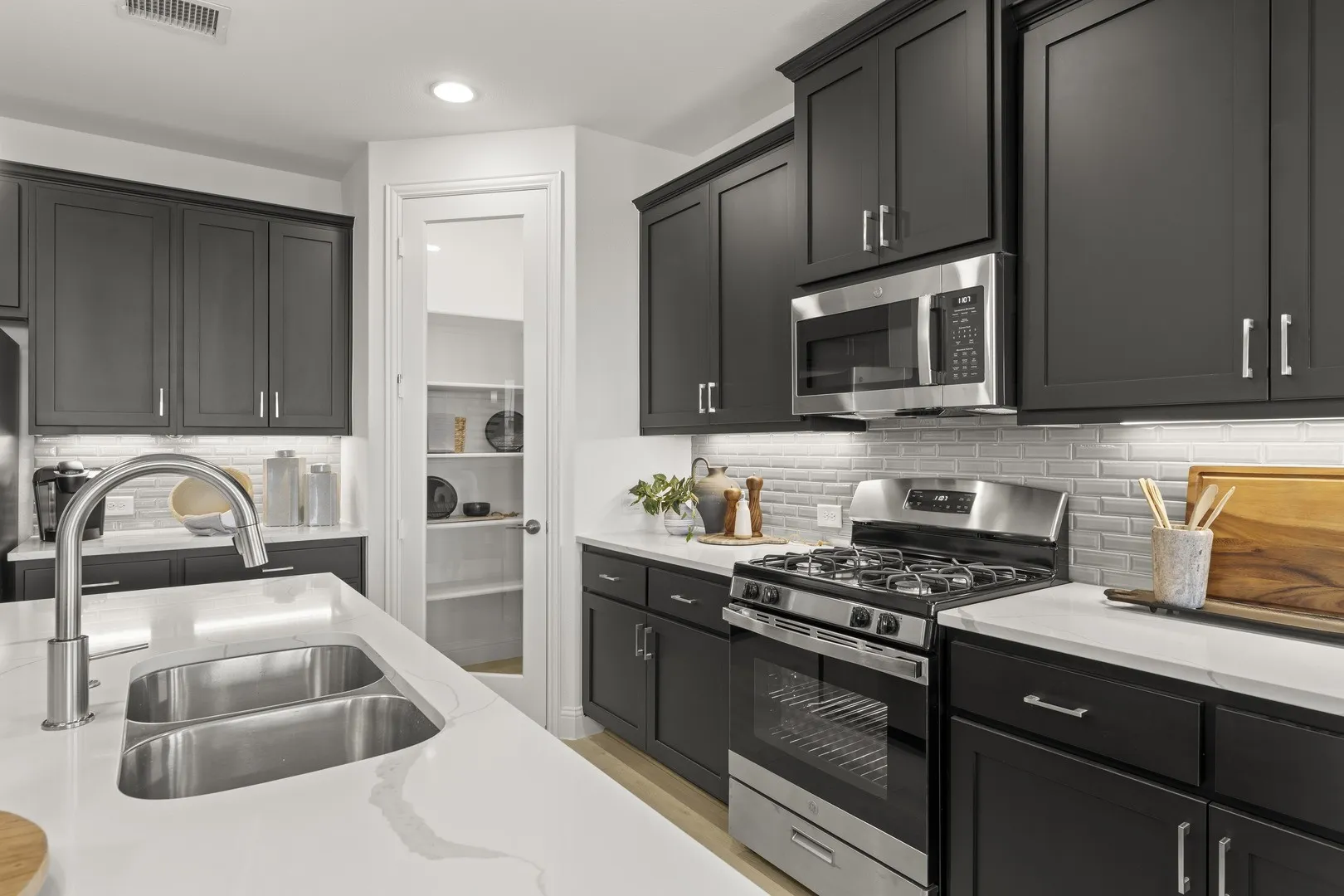 16. 2146 Bloombury - Kitchen (3) - Copy - Copy - Copy.JPG