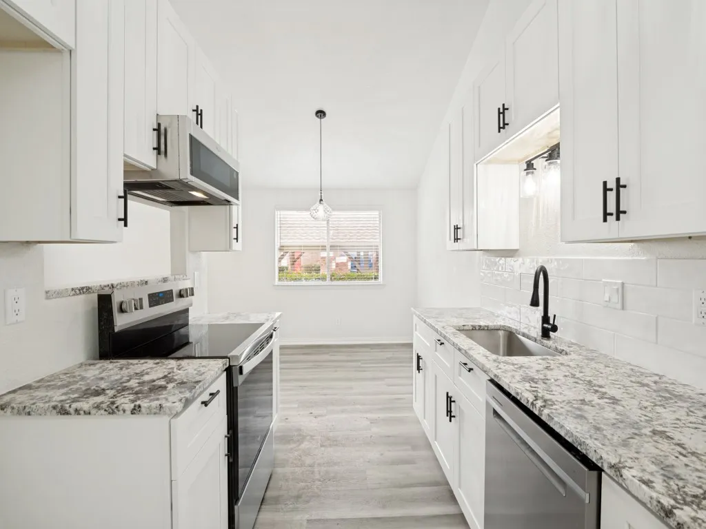 Condominium For Sale in Dallas County , 2240 Tarpley Road 92, Carrollton, Texas 75006, 2 Bedroom, 2 Bathroom, Garage spaces, 932 Sqft, built in 1982, mls#21414590, Real Estate Agent in Carrollton, Homes For Sale in Dallas county, Homes For Sale in Carrollton, Realtor in Carrollton Texas, Real Estate Brokerage Independent Realty Texas, Luminita Cordes Realtor