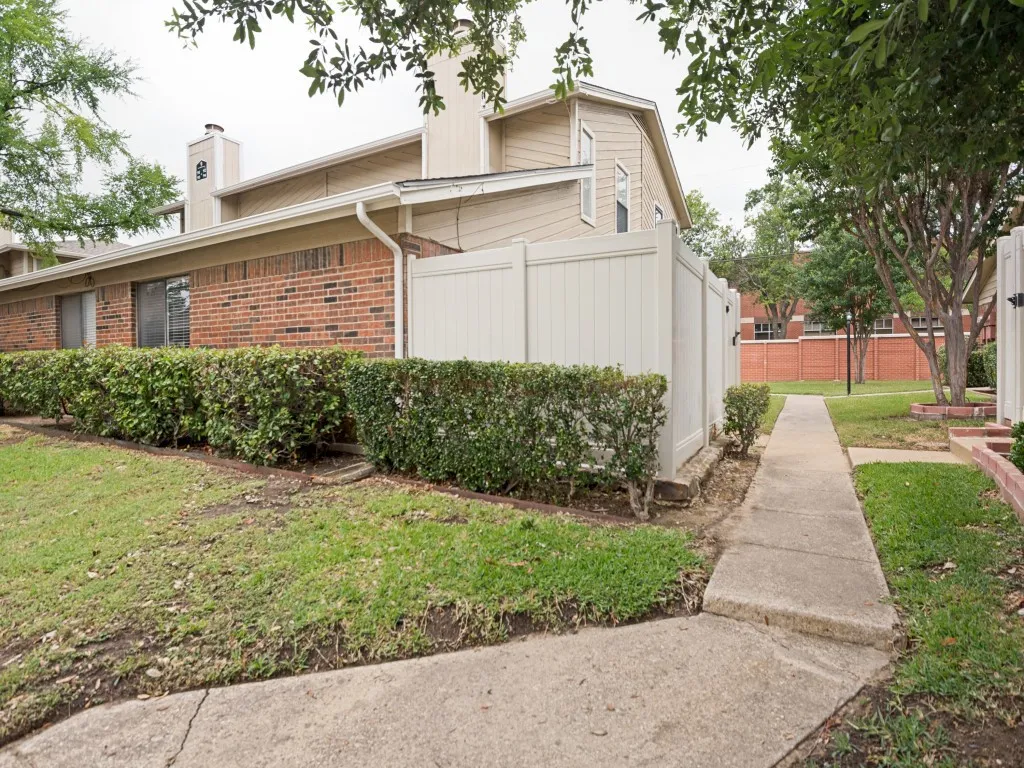Condominium For Sale in Dallas County , 2240 Tarpley Road 92, Carrollton, Texas 75006, 2 Bedroom, 2 Bathroom, Garage spaces, 932 Sqft, built in 1982, mls#21414590, Real Estate Agent in Carrollton, Homes For Sale in Dallas county, Homes For Sale in Carrollton, Realtor in Carrollton Texas, Real Estate Brokerage Independent Realty Texas, Luminita Cordes Realtor